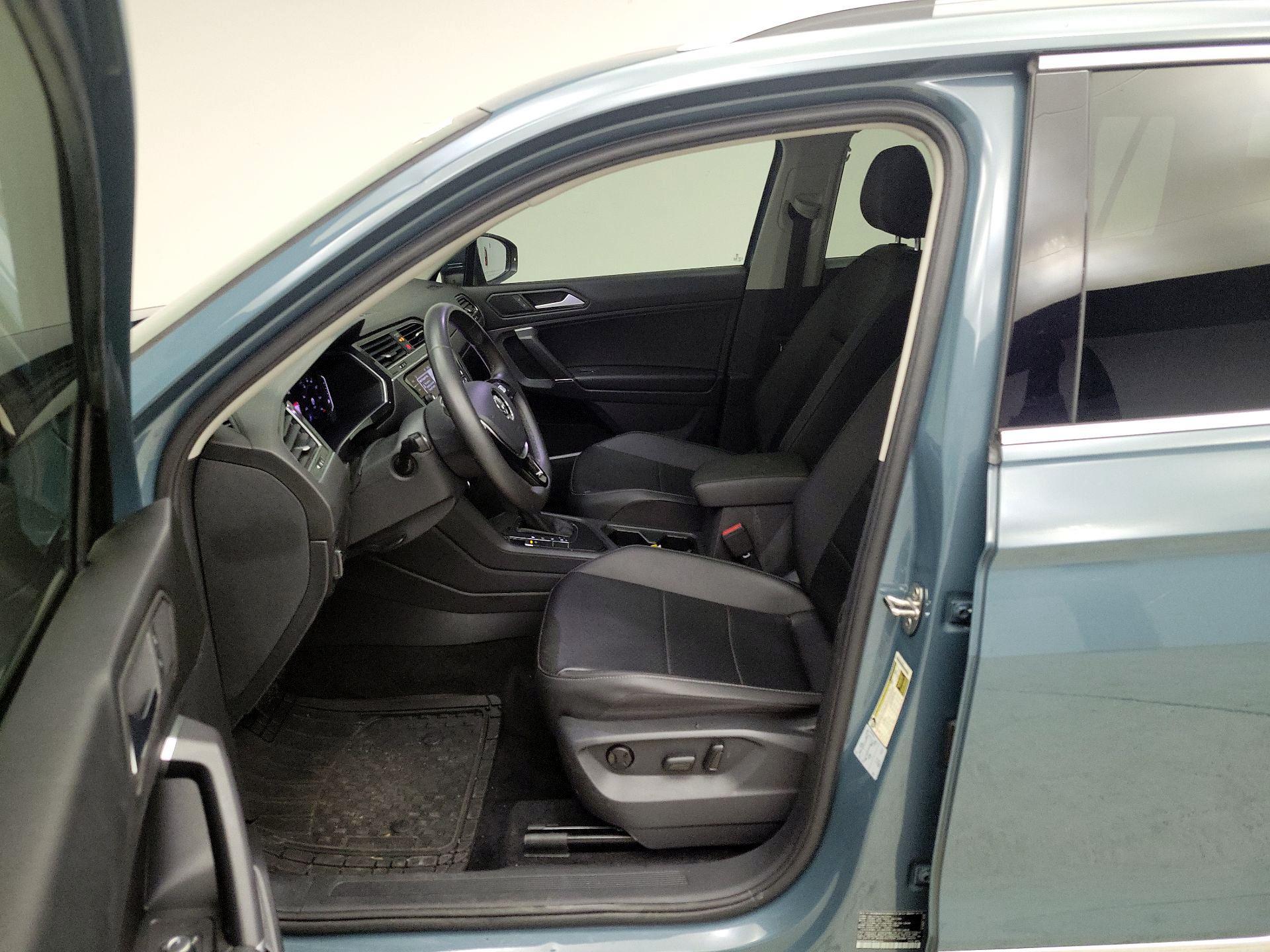 Thumbnail: 2020 Volkswagen Tiguan - 11