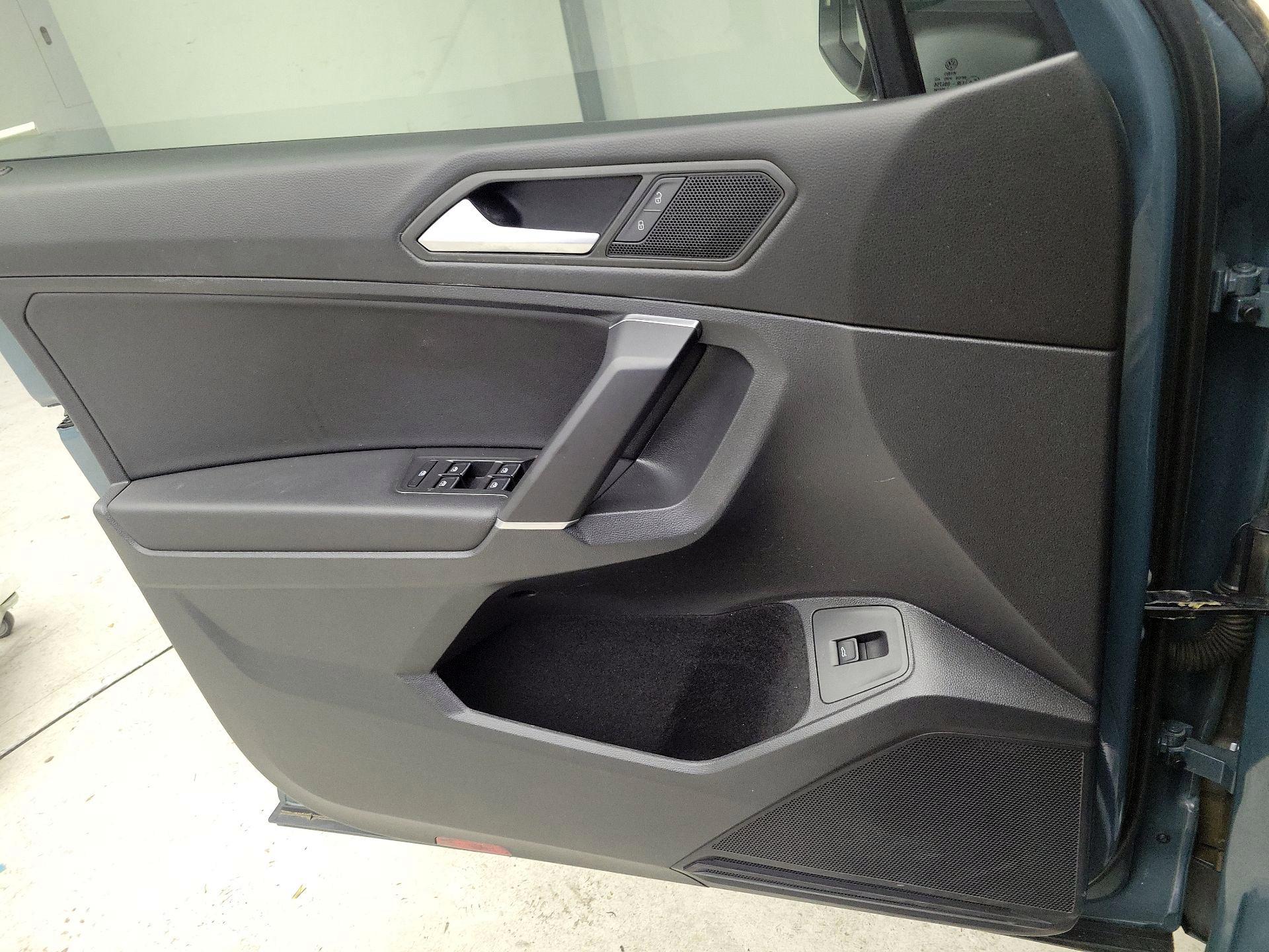 Thumbnail: 2020 Volkswagen Tiguan - 12