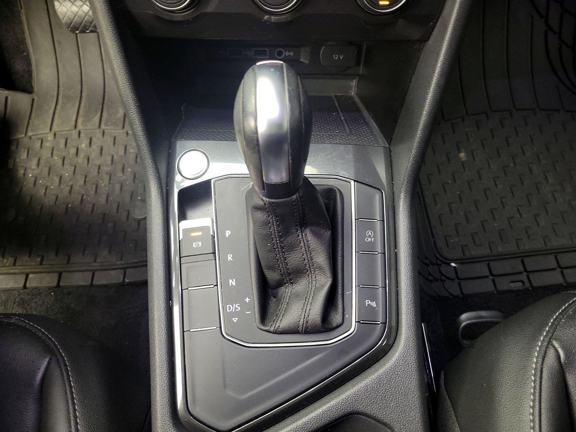 Thumbnail: 2020 Volkswagen Tiguan - 18