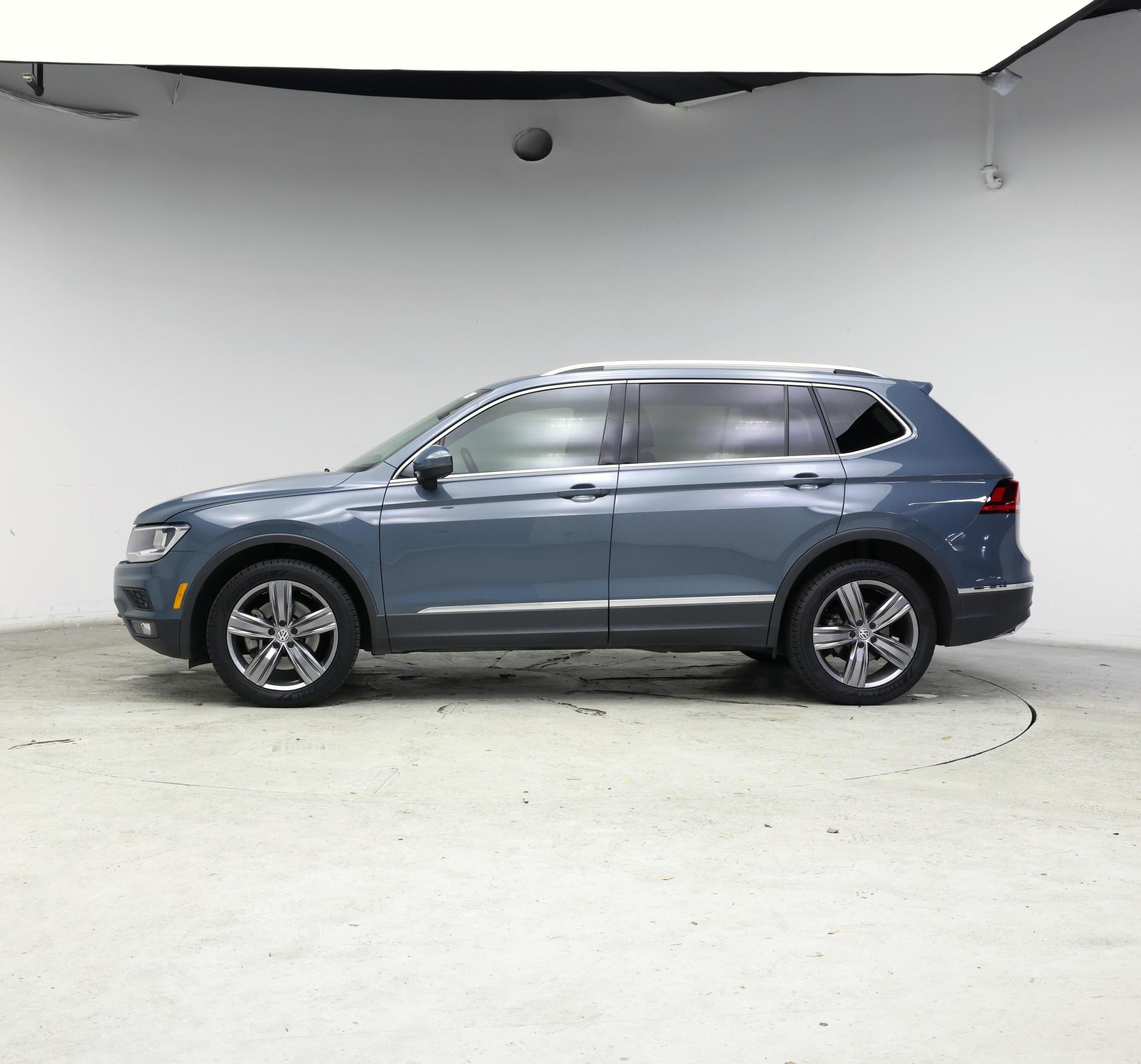 Thumbnail: 2020 Volkswagen Tiguan - 3