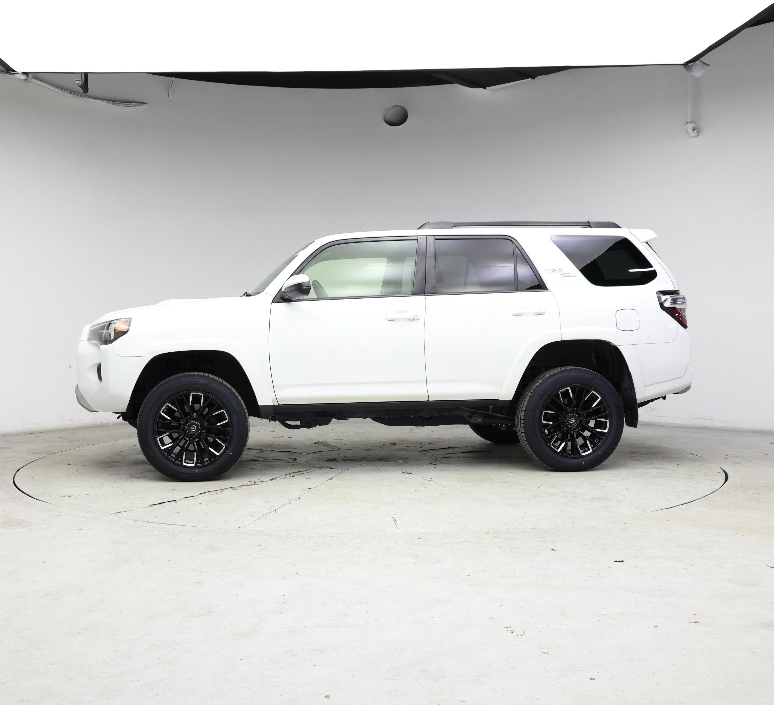 Thumbnail: 2022 Toyota 4Runner - 3