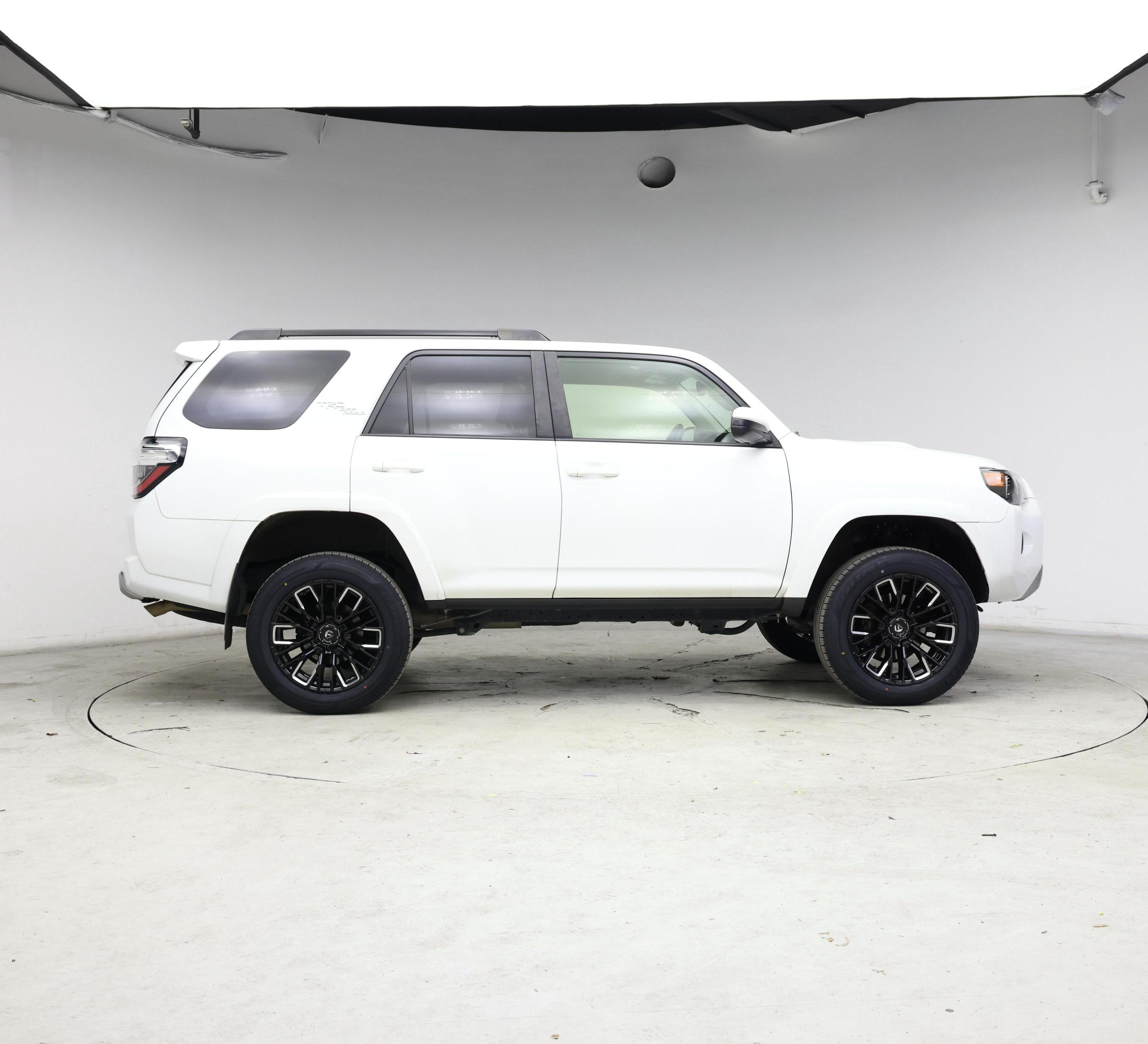 Thumbnail: 2022 Toyota 4Runner - 7