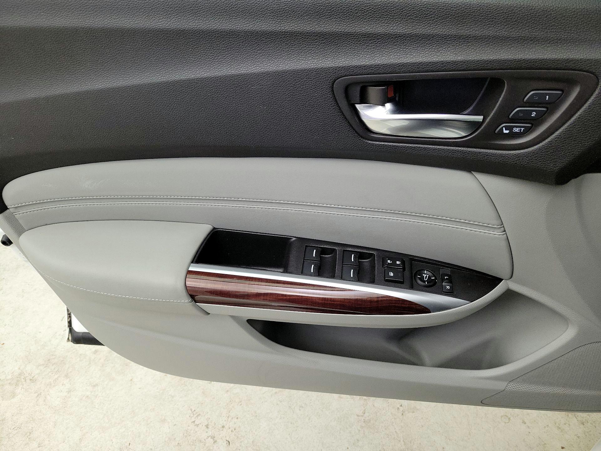 Thumbnail: 2017 Acura TLX - 12