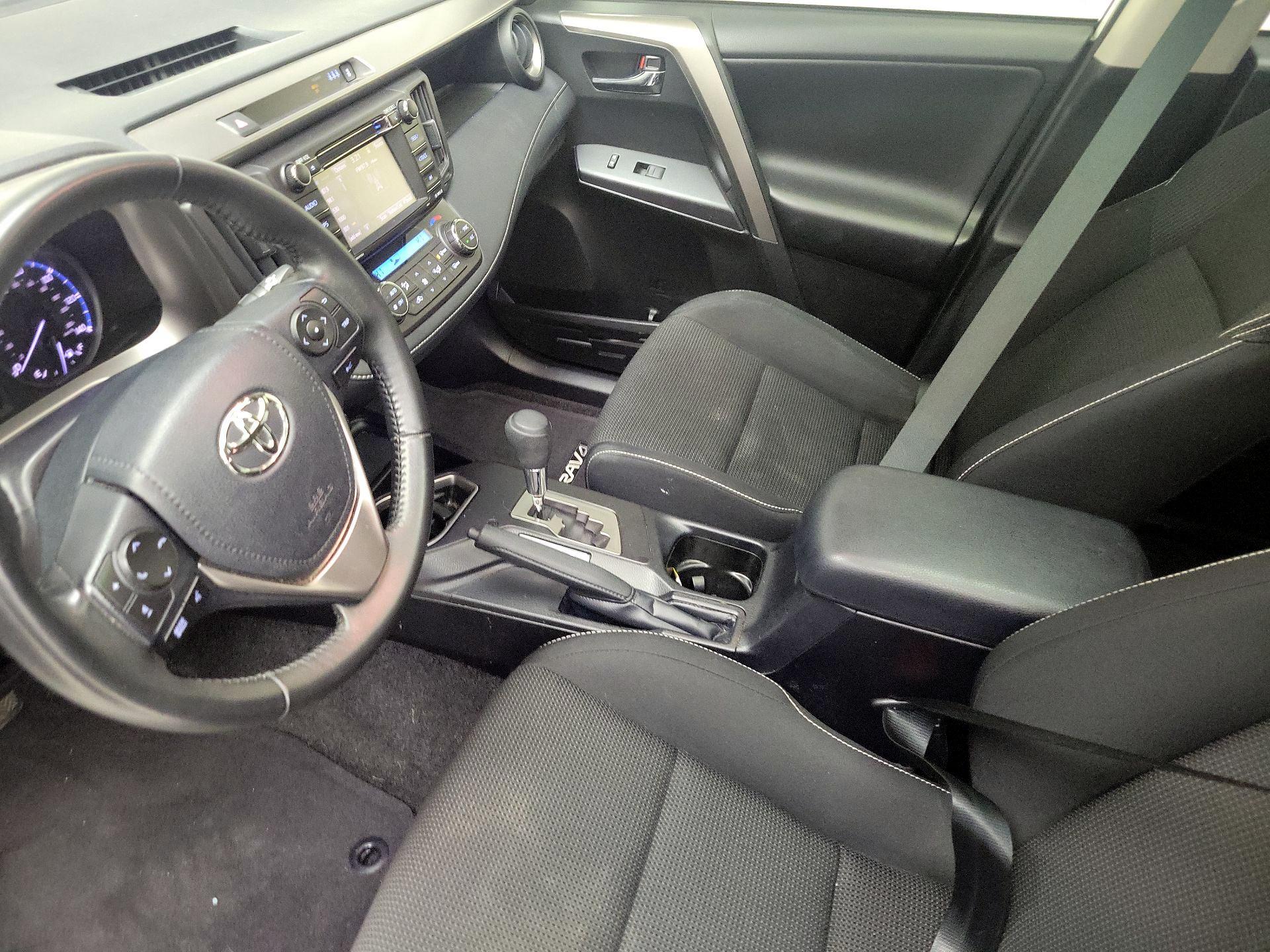 Thumbnail: 2018 Toyota RAV4 - 11