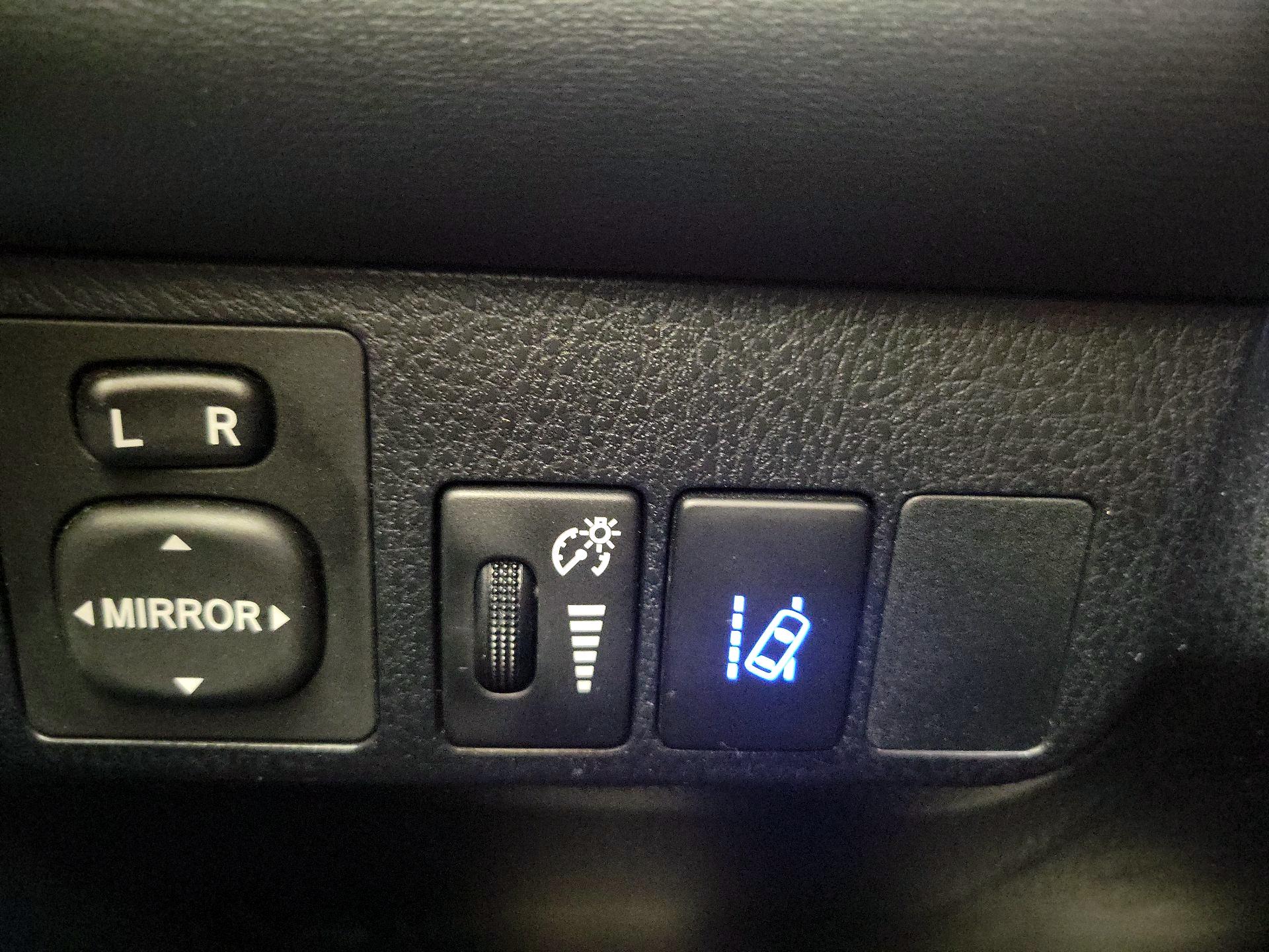 Thumbnail: 2018 Toyota RAV4 - 13