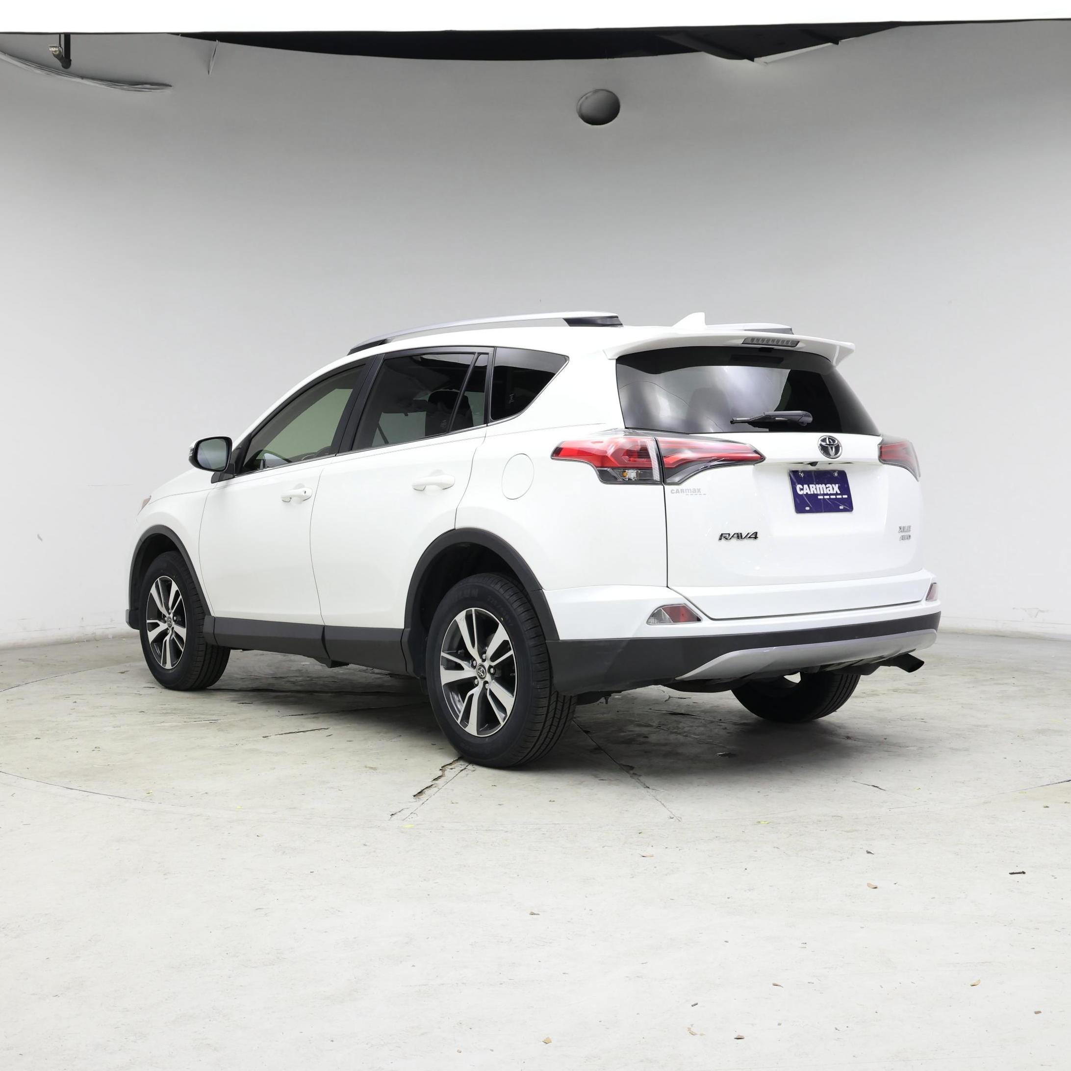 Thumbnail: 2018 Toyota RAV4 - 2