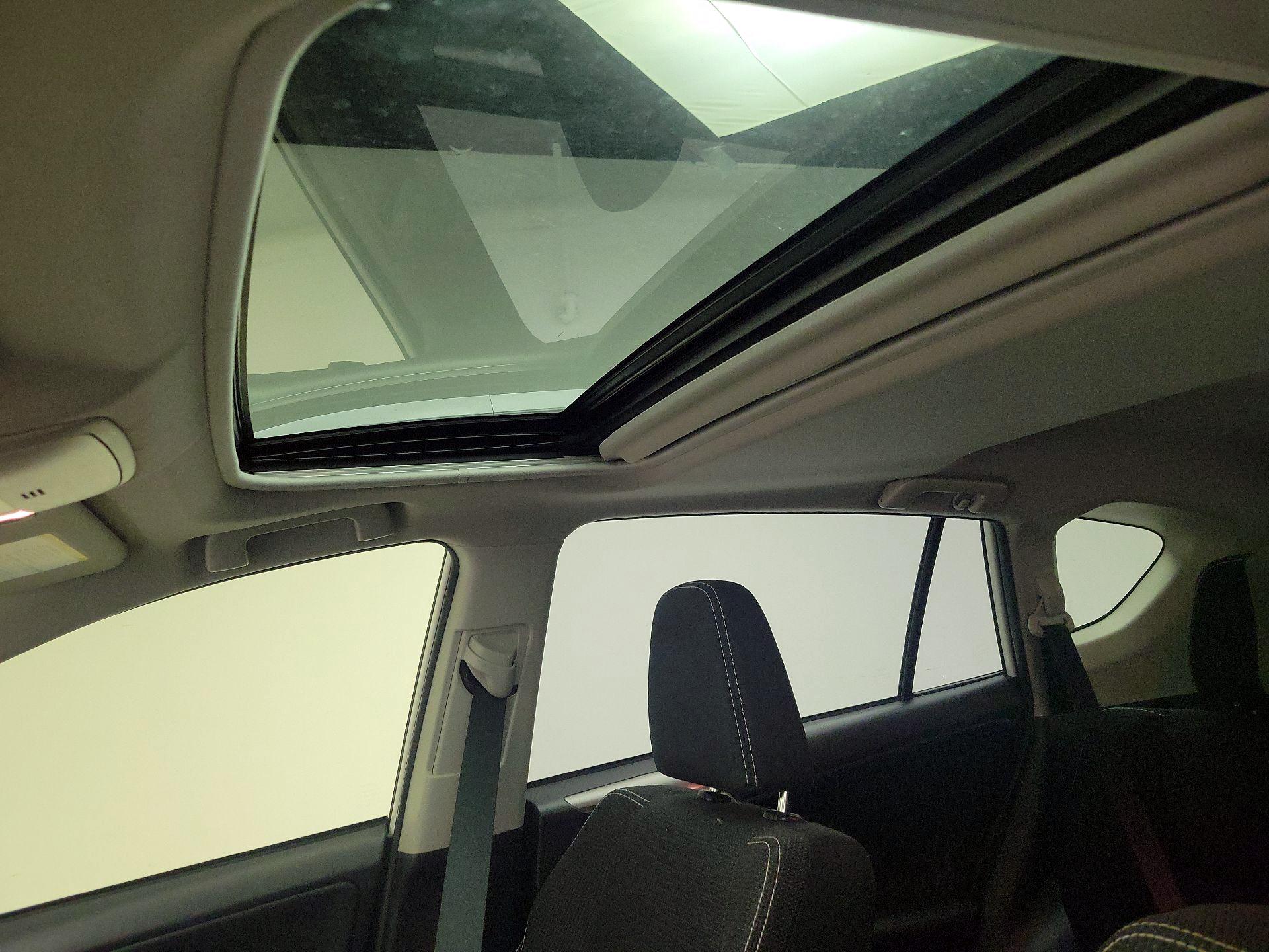 Thumbnail: 2018 Toyota RAV4 - 19