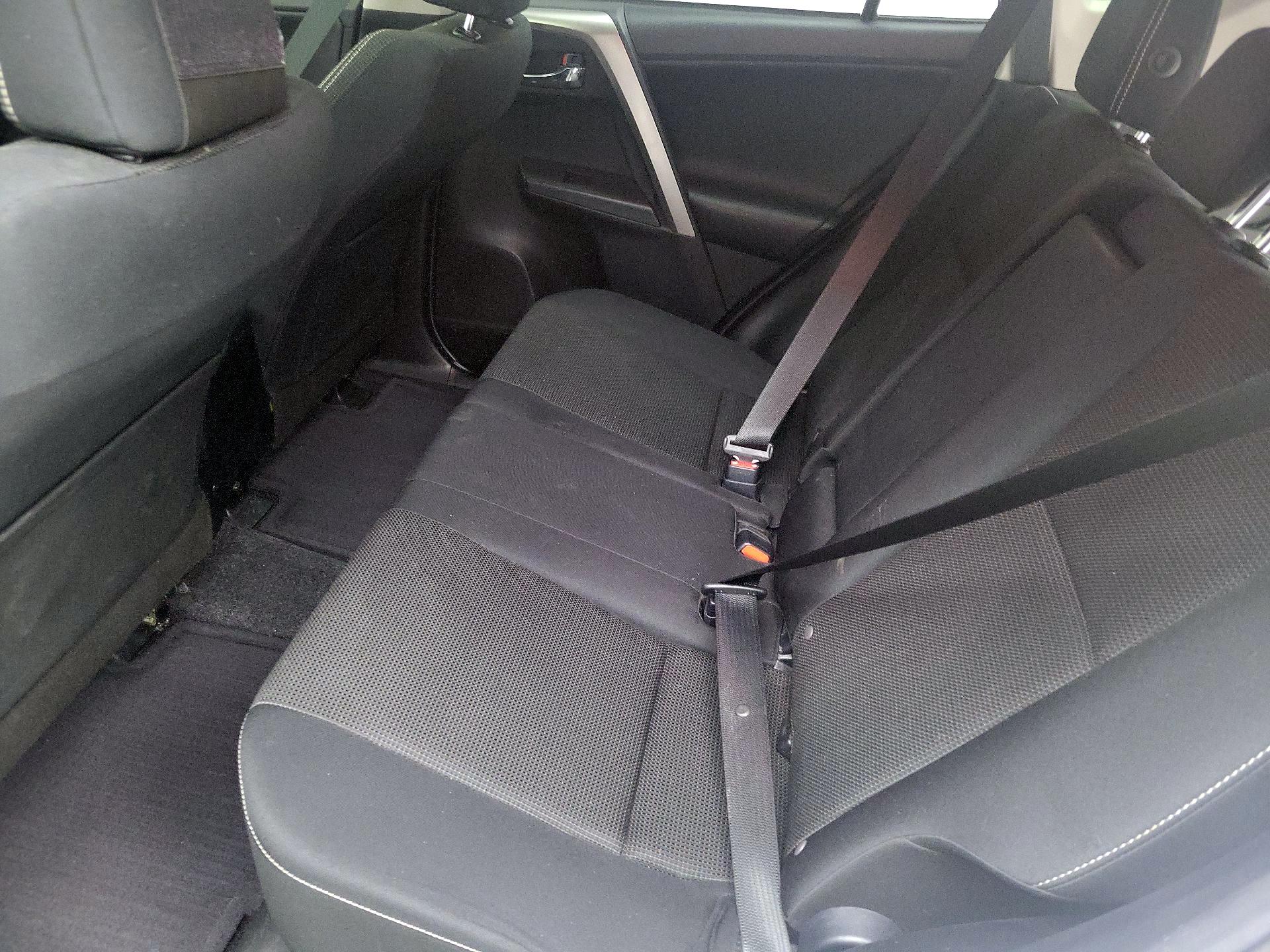 Thumbnail: 2018 Toyota RAV4 - 20