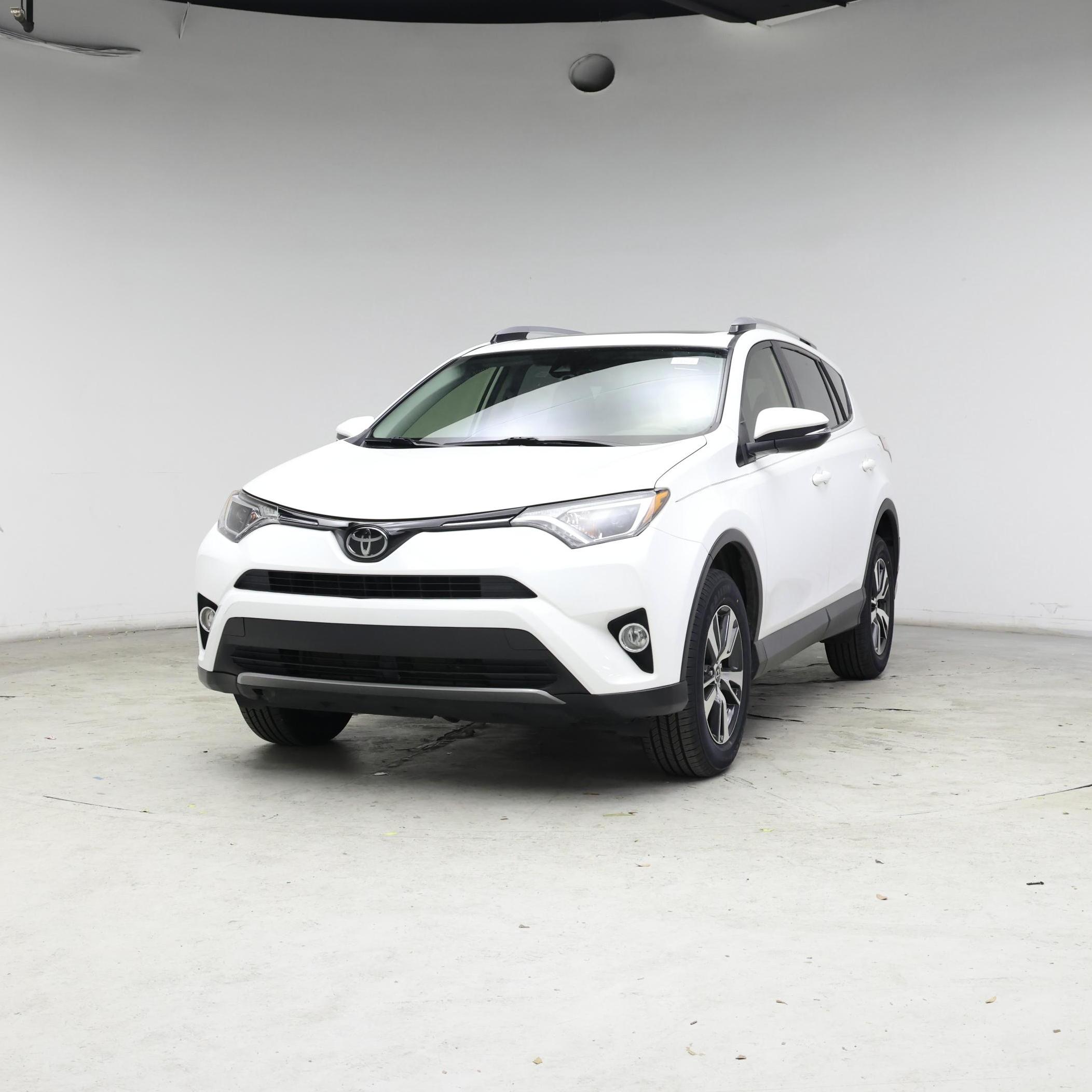 Thumbnail: 2018 Toyota RAV4 - 4