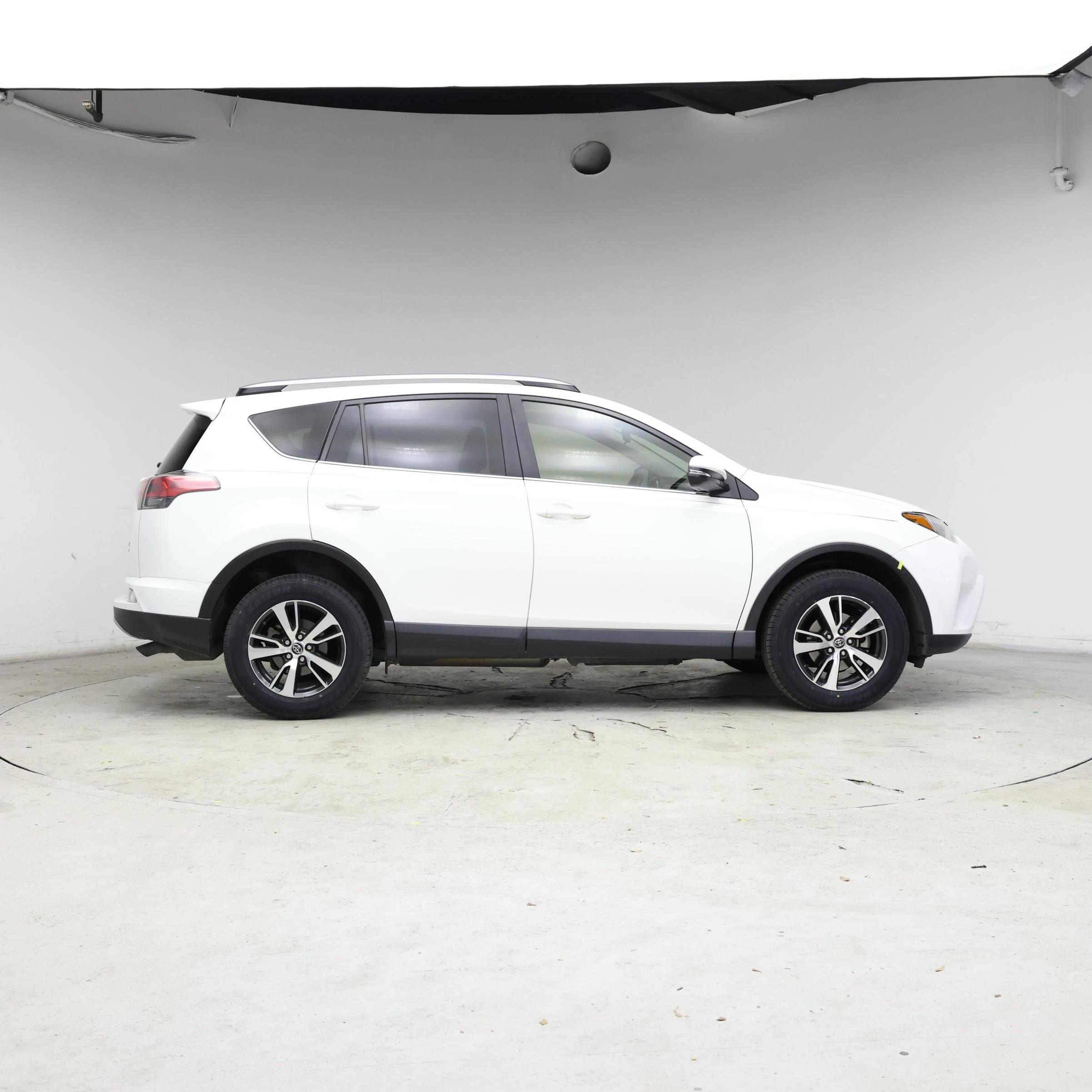 Thumbnail: 2018 Toyota RAV4 - 7