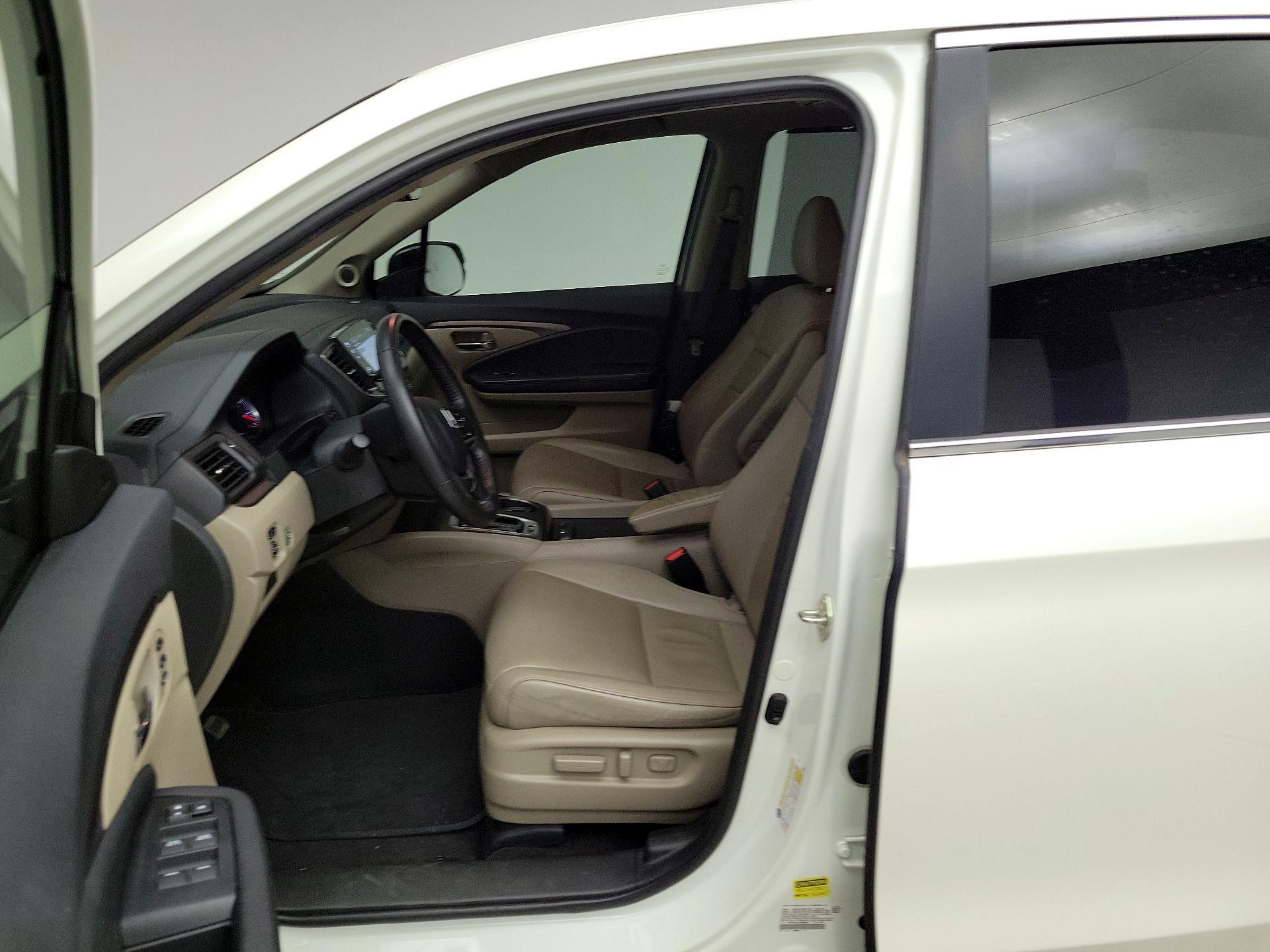 Thumbnail: 2019 Honda Pilot - 11