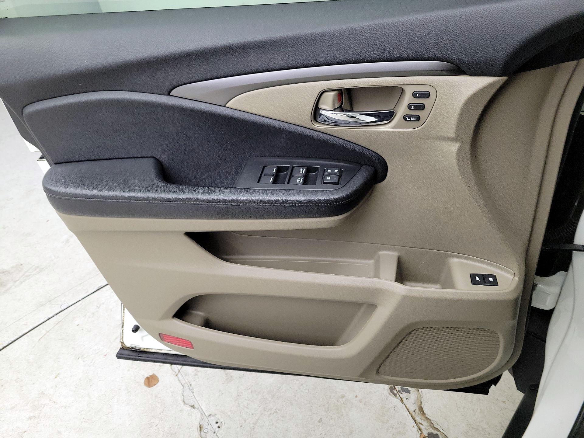 Thumbnail: 2019 Honda Pilot - 12