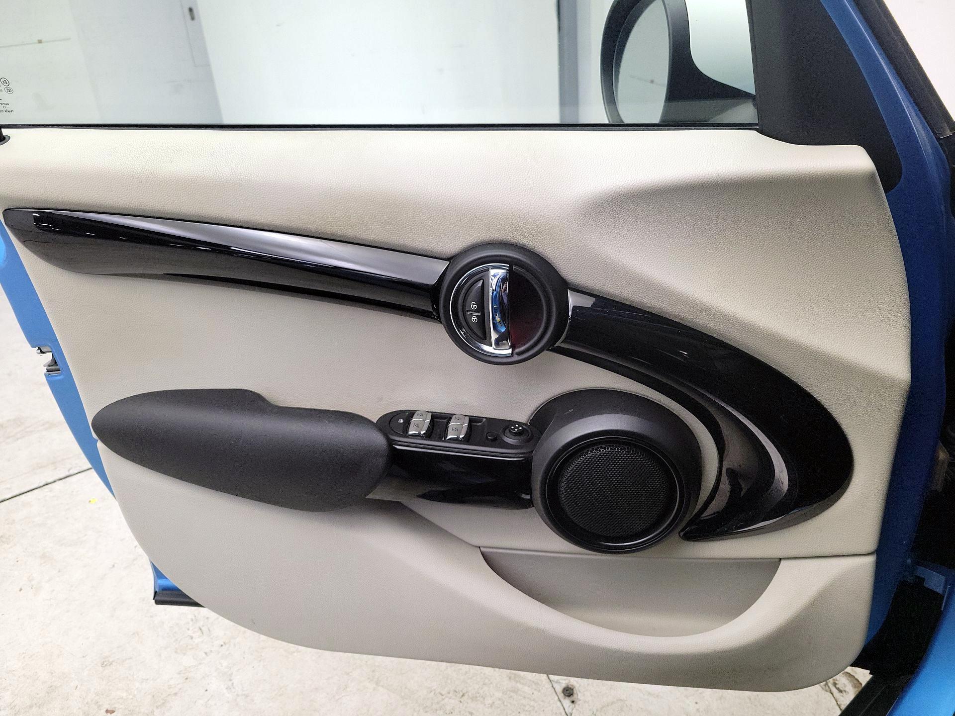 Thumbnail: 2016 MINI Cooper Hardtop - 12