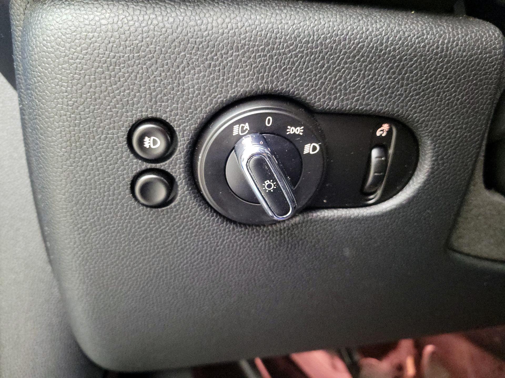 Thumbnail: 2016 MINI Cooper Hardtop - 13