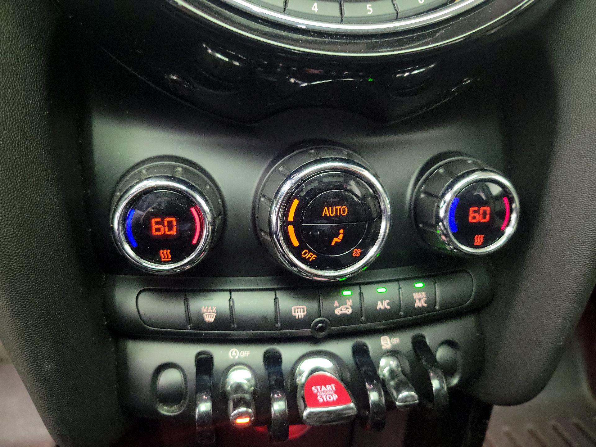 Thumbnail: 2016 MINI Cooper Hardtop - 15