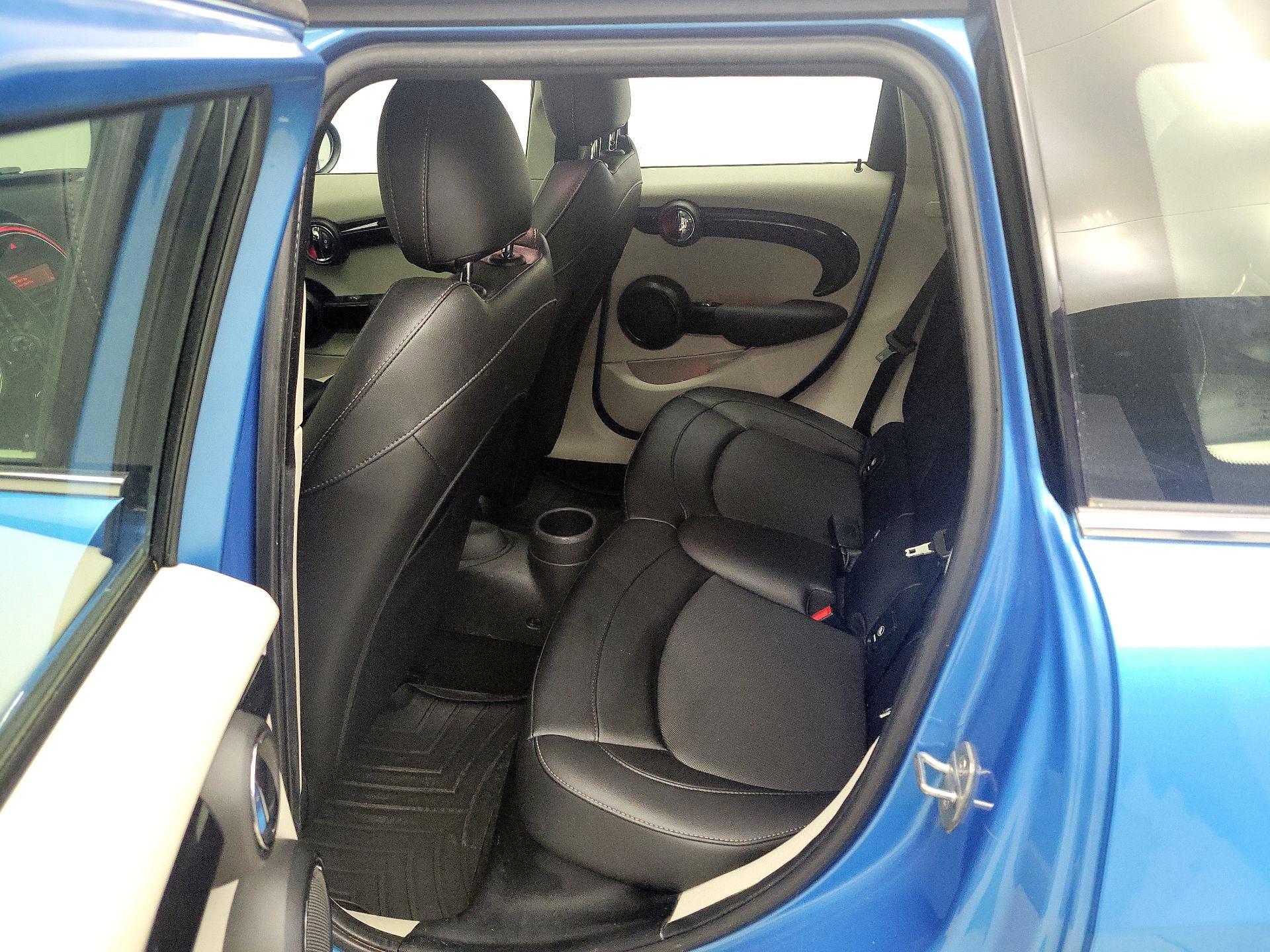 Thumbnail: 2016 MINI Cooper Hardtop - 19