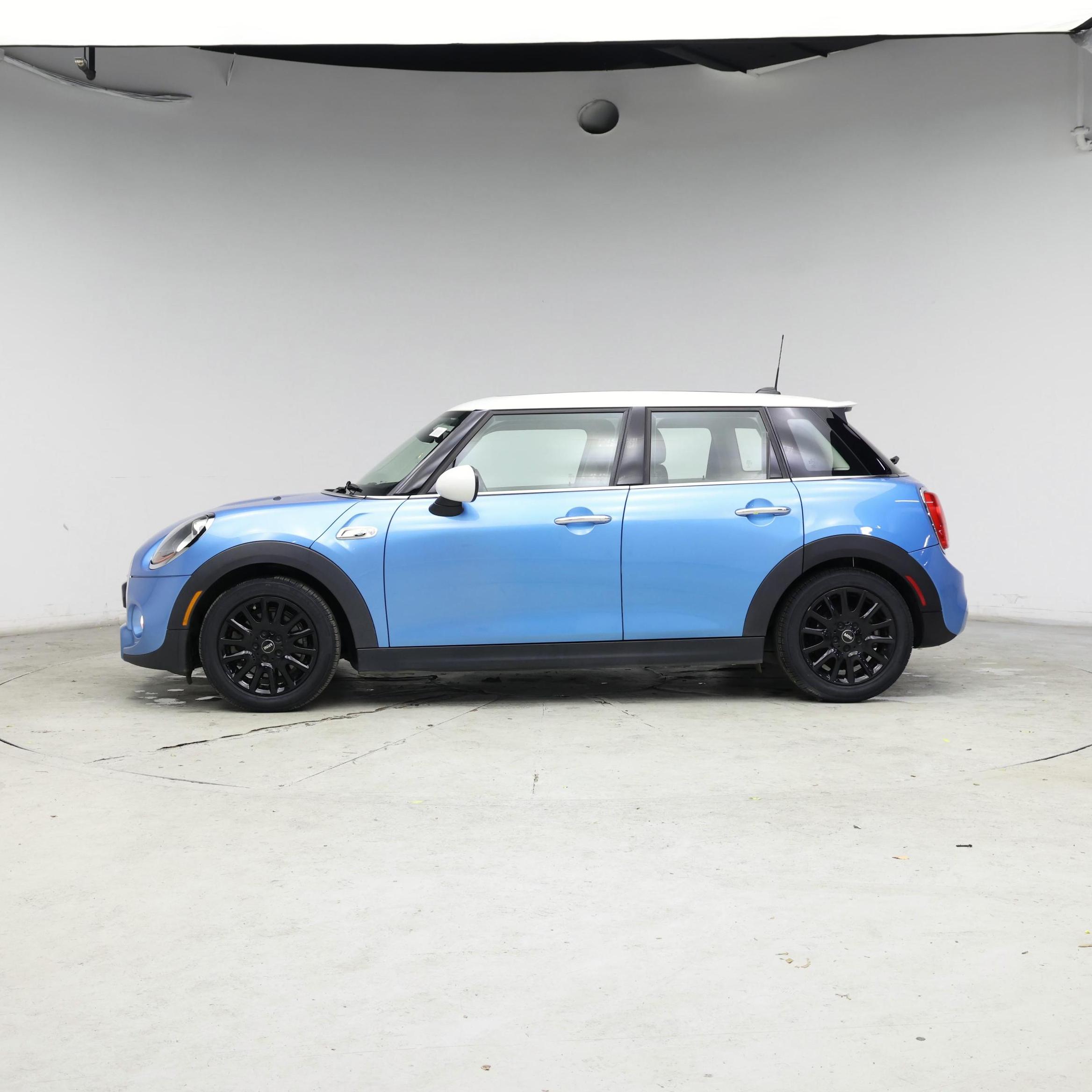Thumbnail: 2016 MINI Cooper Hardtop - 3