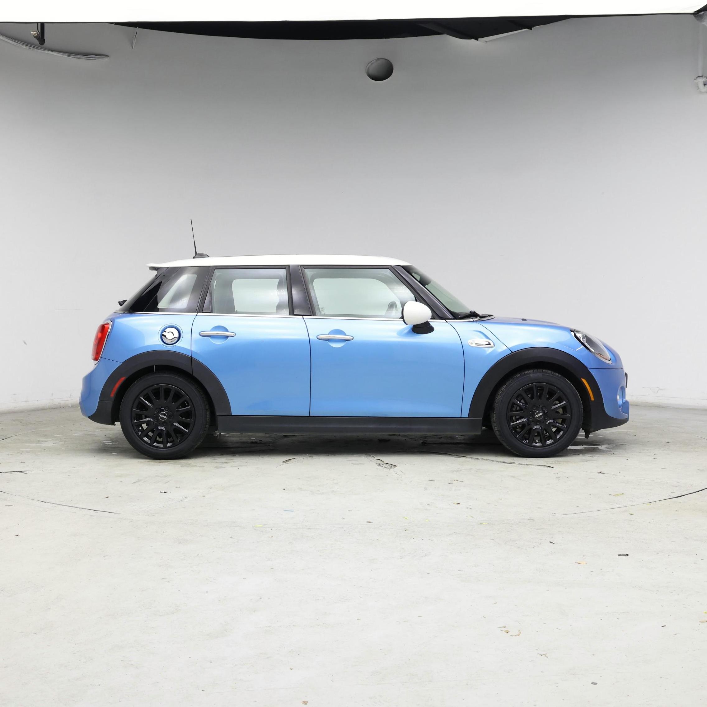 Thumbnail: 2016 MINI Cooper Hardtop - 7