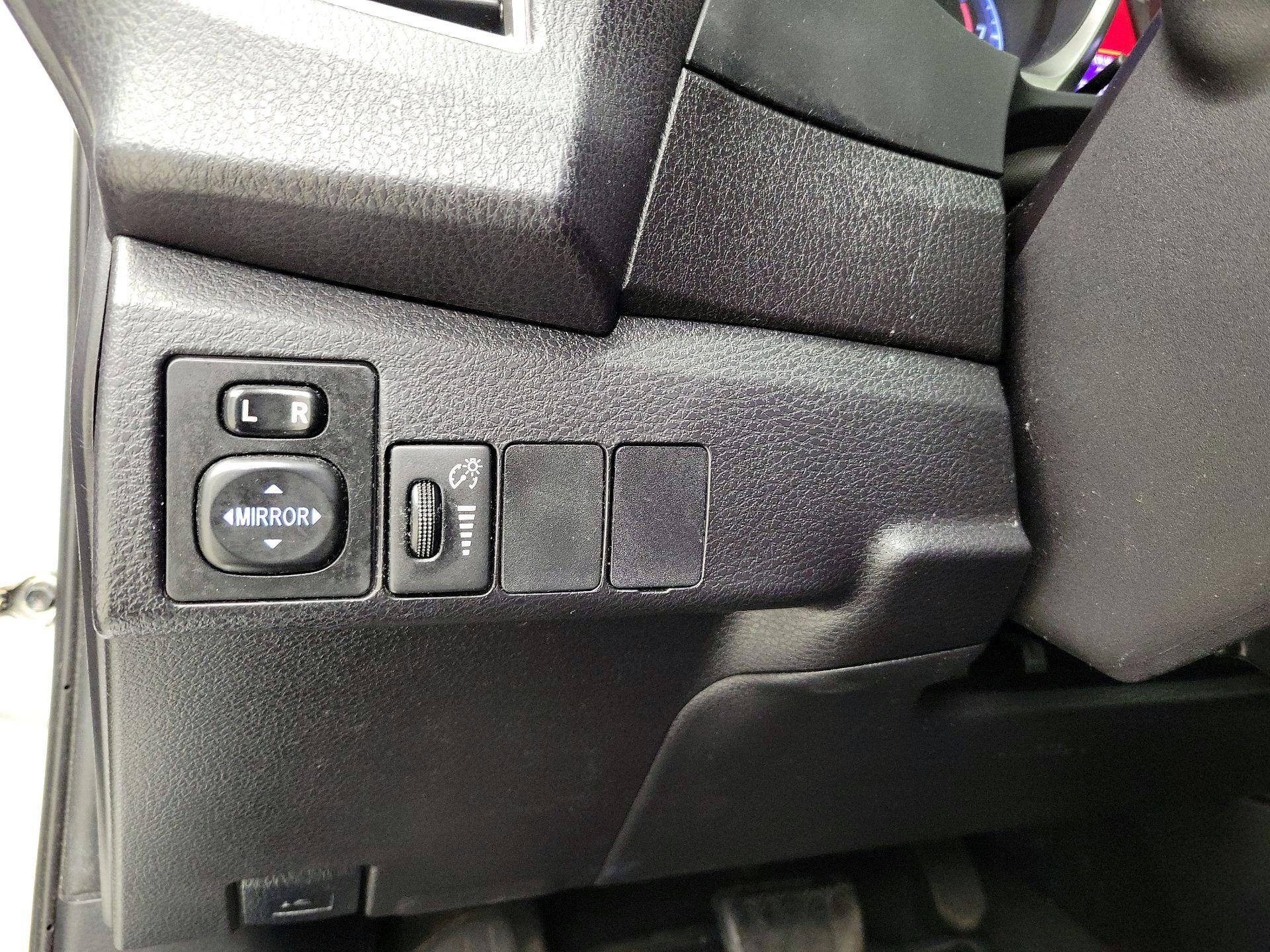 Thumbnail: 2015 Toyota Corolla - 13