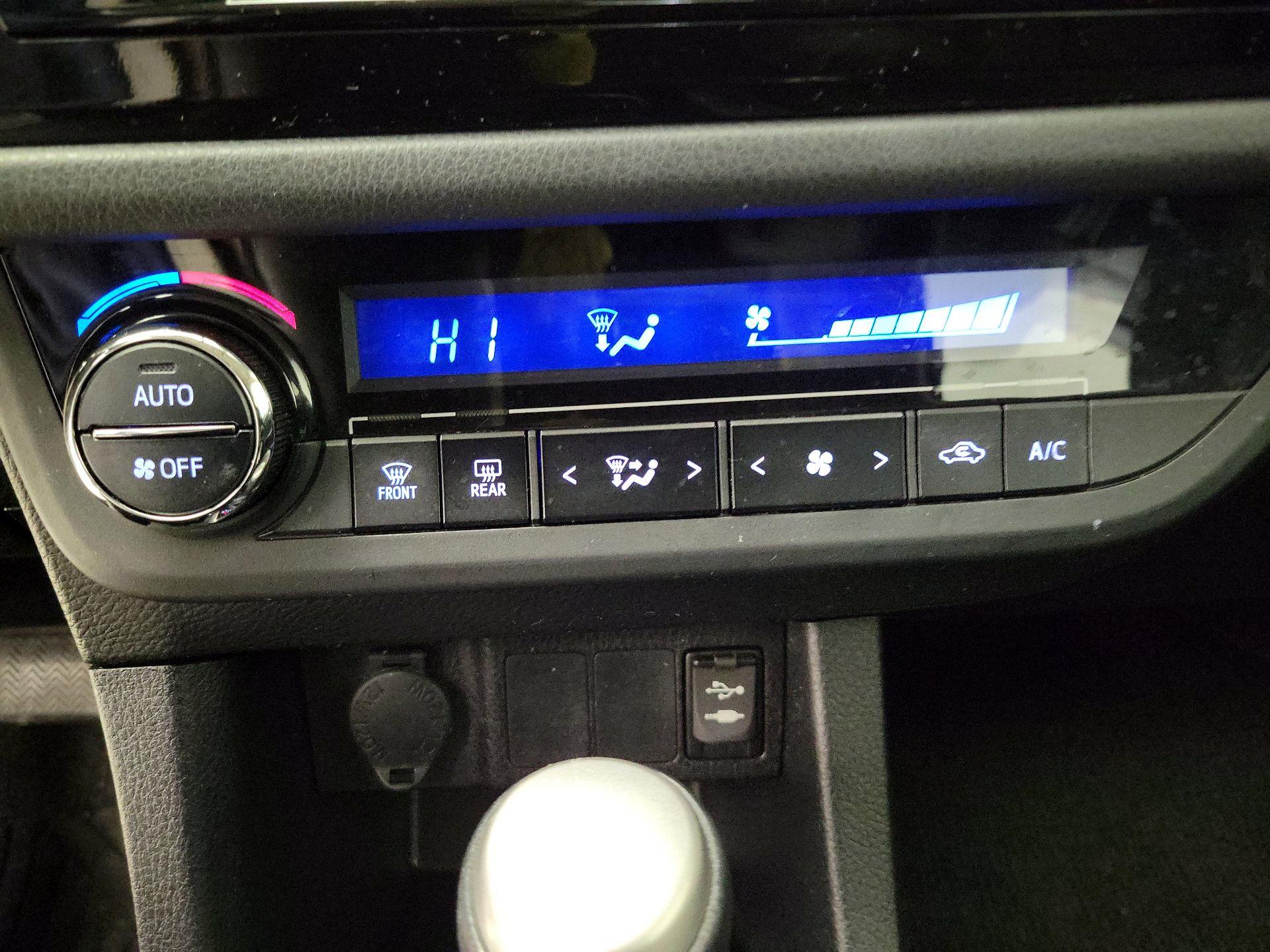 Thumbnail: 2015 Toyota Corolla - 17