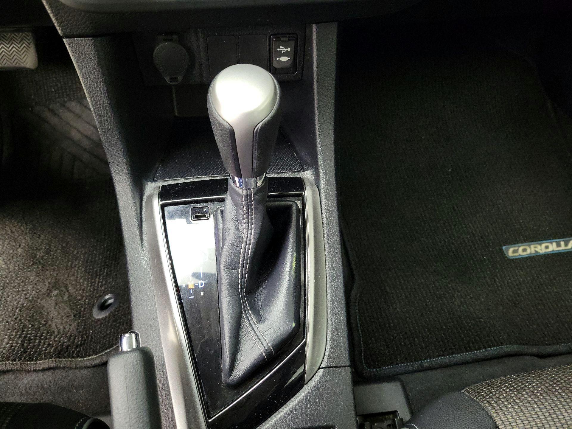 Thumbnail: 2015 Toyota Corolla - 18