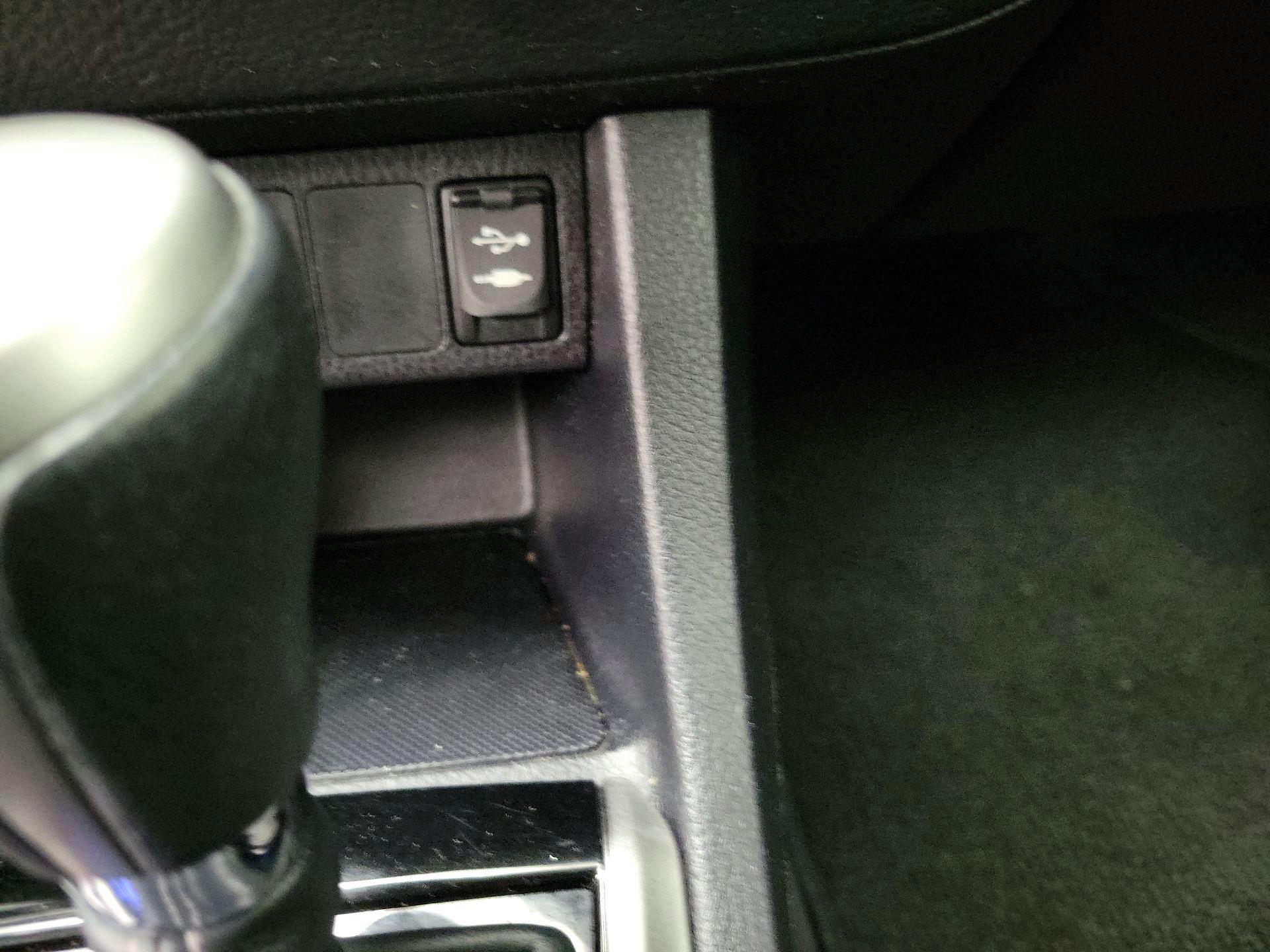 Thumbnail: 2015 Toyota Corolla - 19