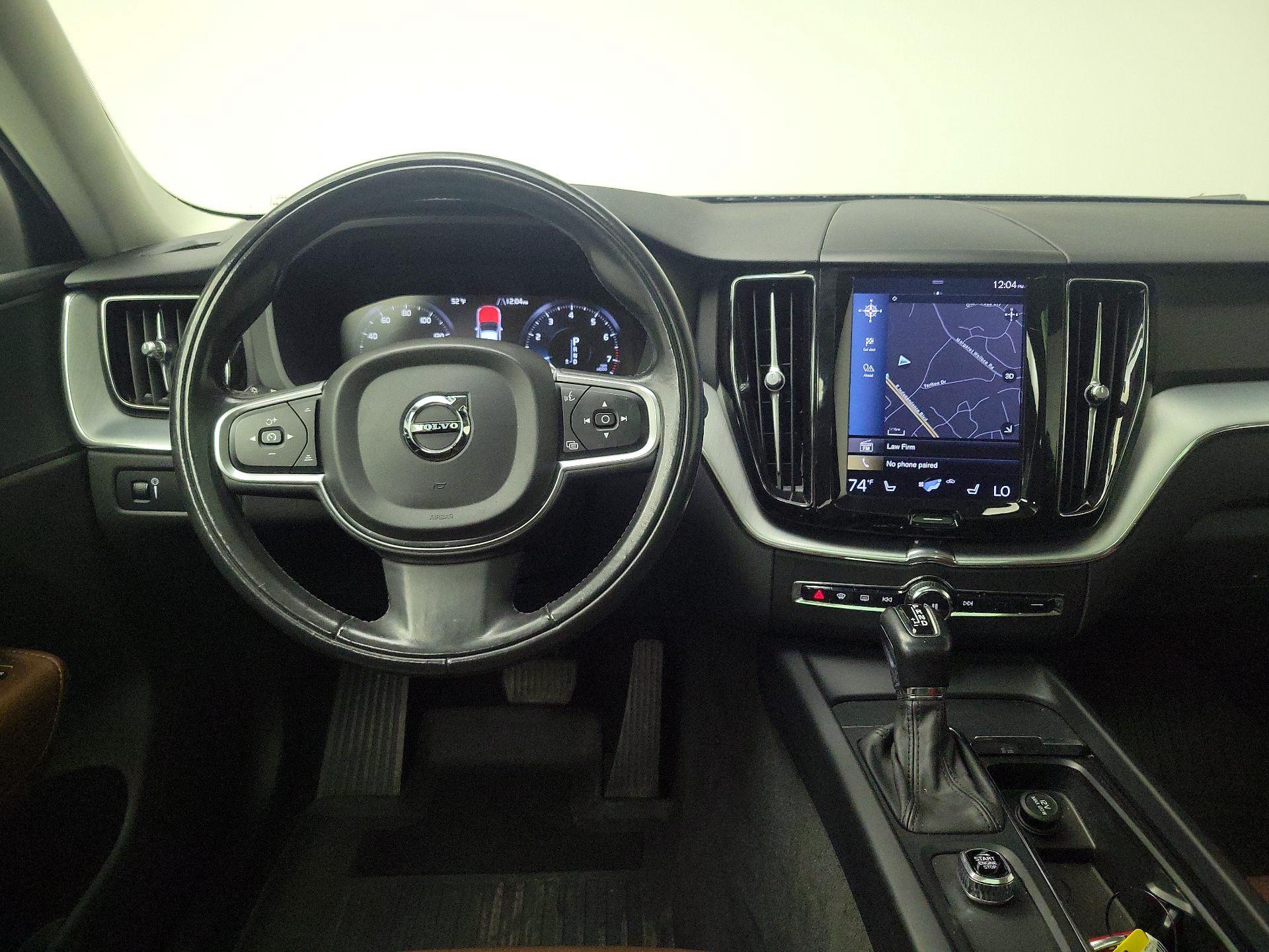 Thumbnail: 2018 Volvo XC60 - 10