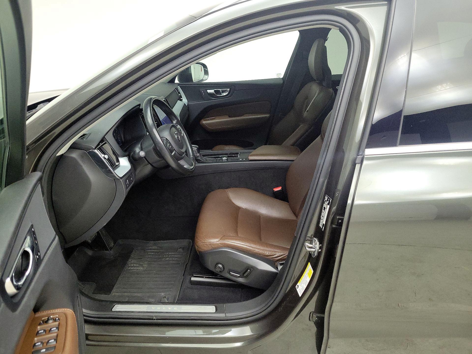 Thumbnail: 2018 Volvo XC60 - 11