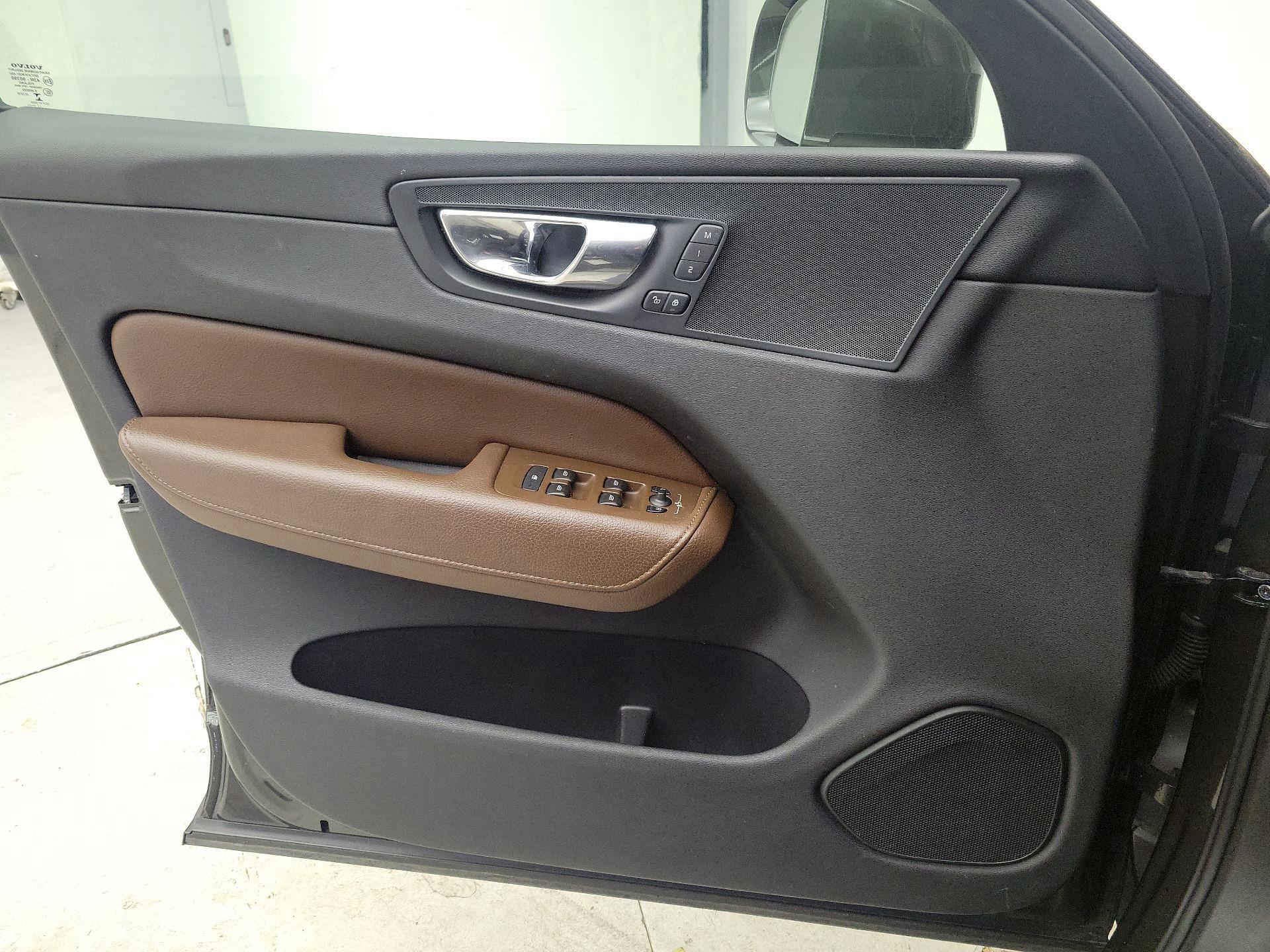 Thumbnail: 2018 Volvo XC60 - 12