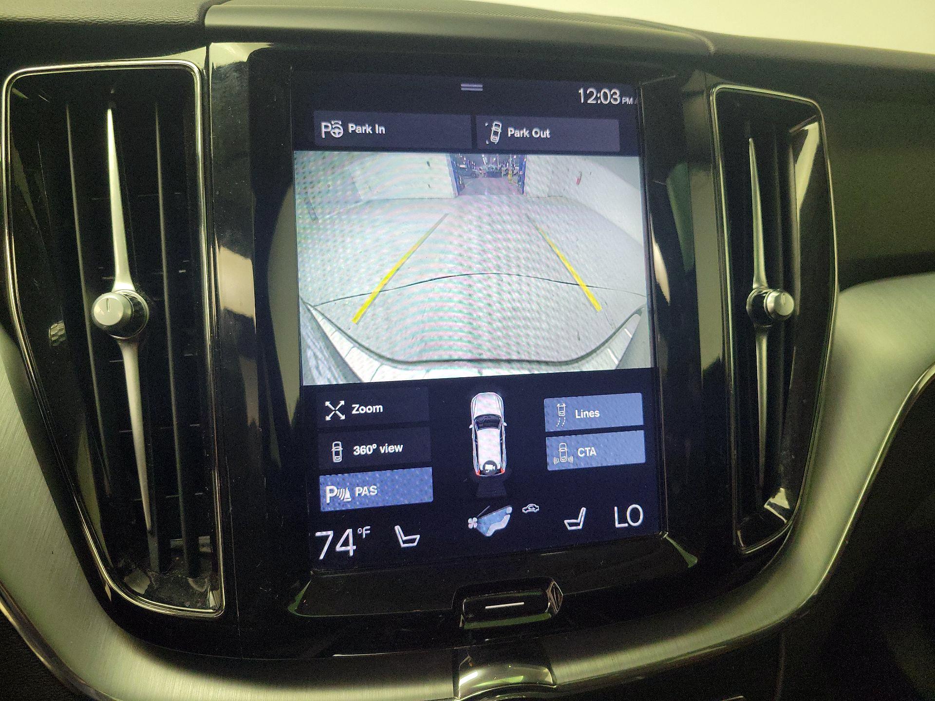 Thumbnail: 2018 Volvo XC60 - 15