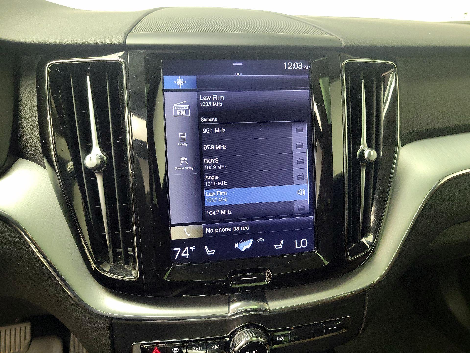 Thumbnail: 2018 Volvo XC60 - 16