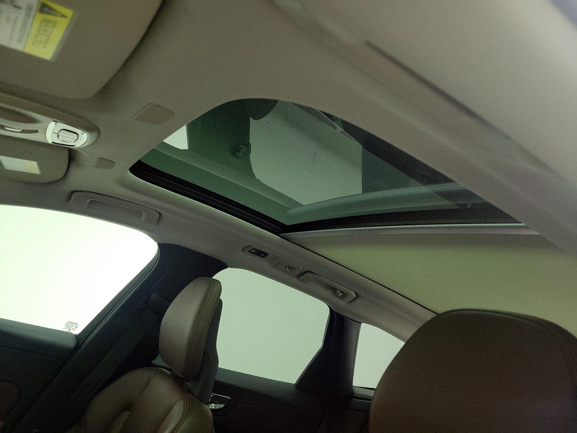 Thumbnail: 2018 Volvo XC60 - 20