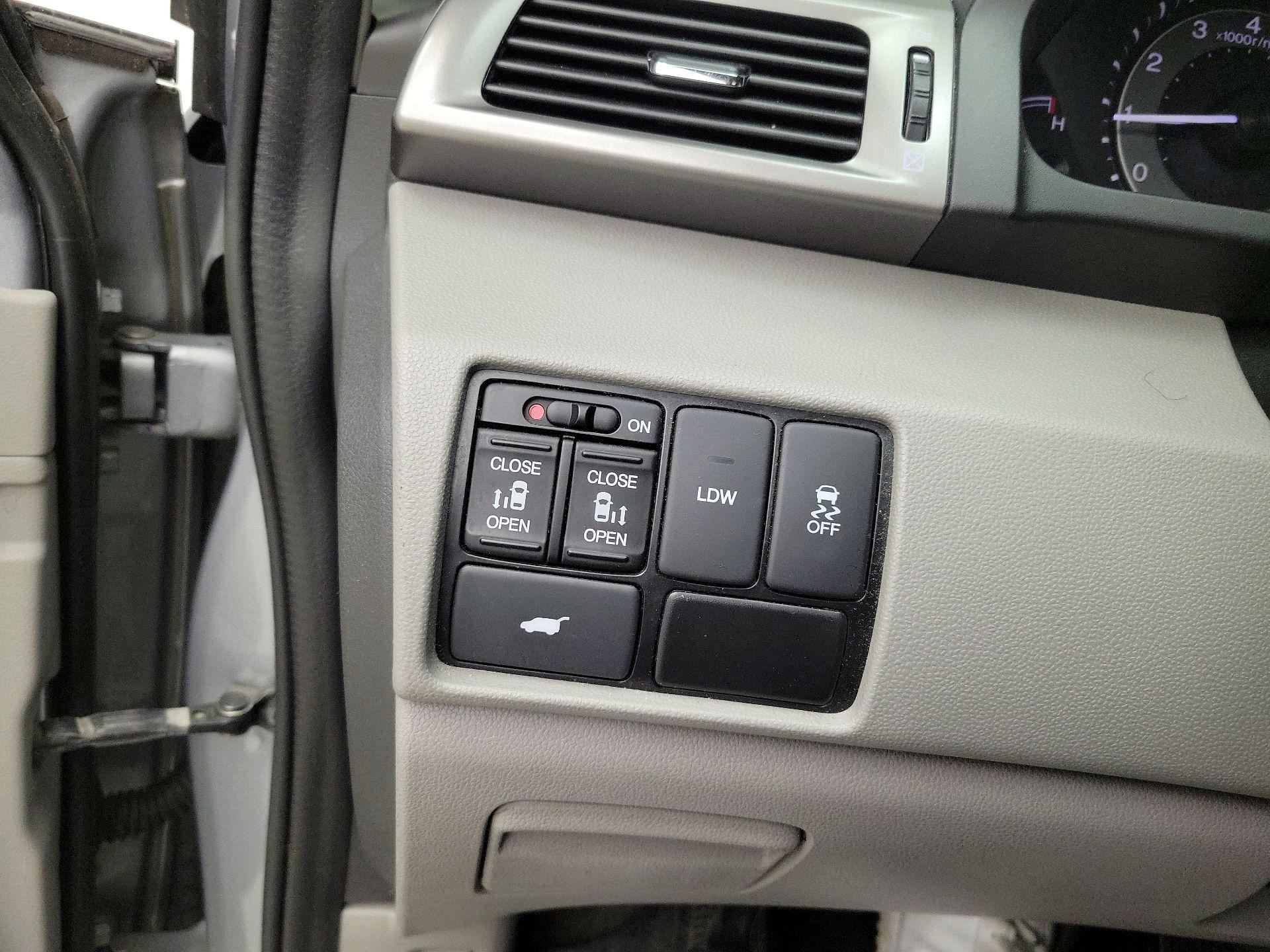 Thumbnail: 2016 Honda Odyssey - 13