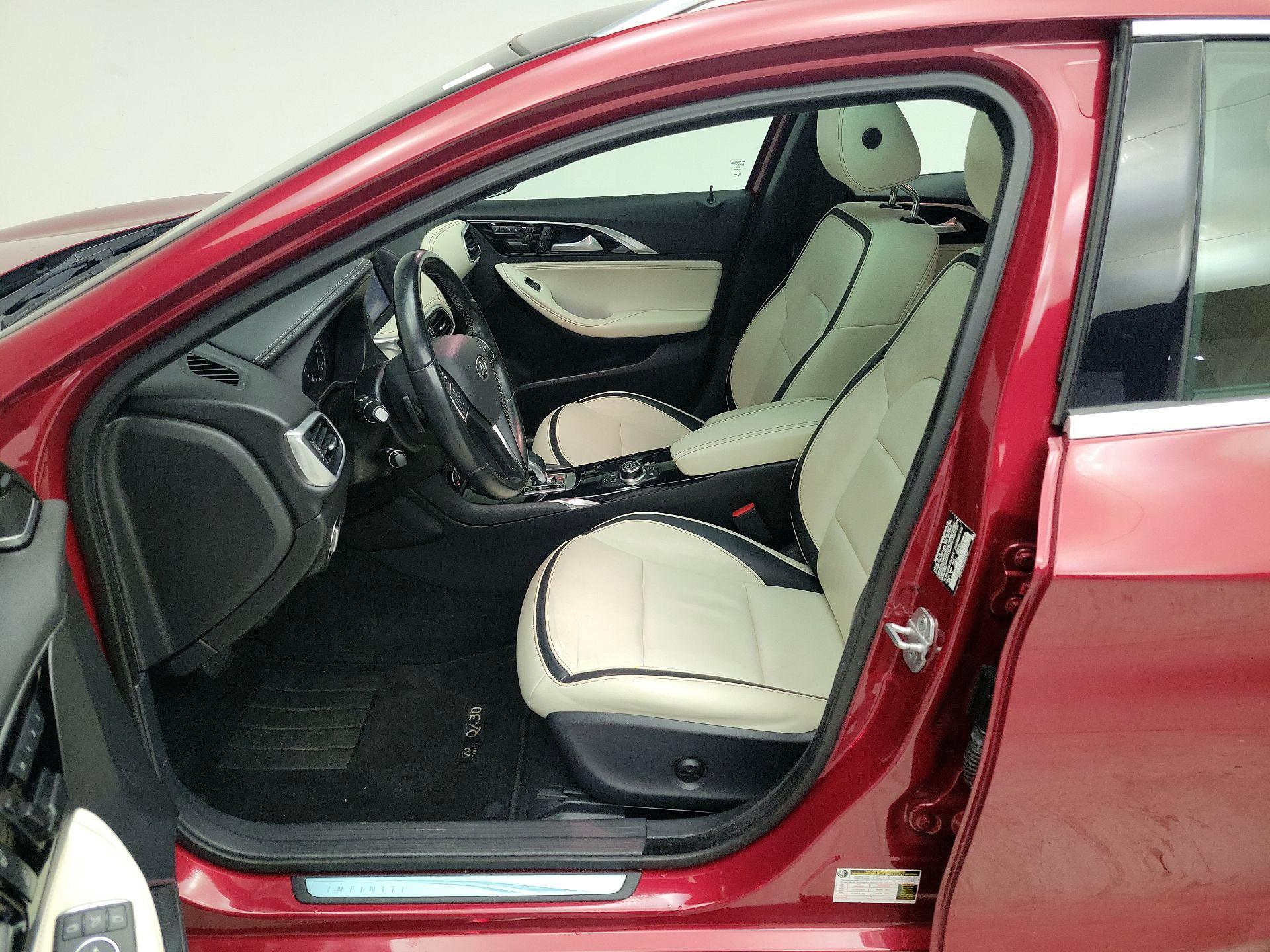 Thumbnail: 2017 INFINITI QX30 - 11