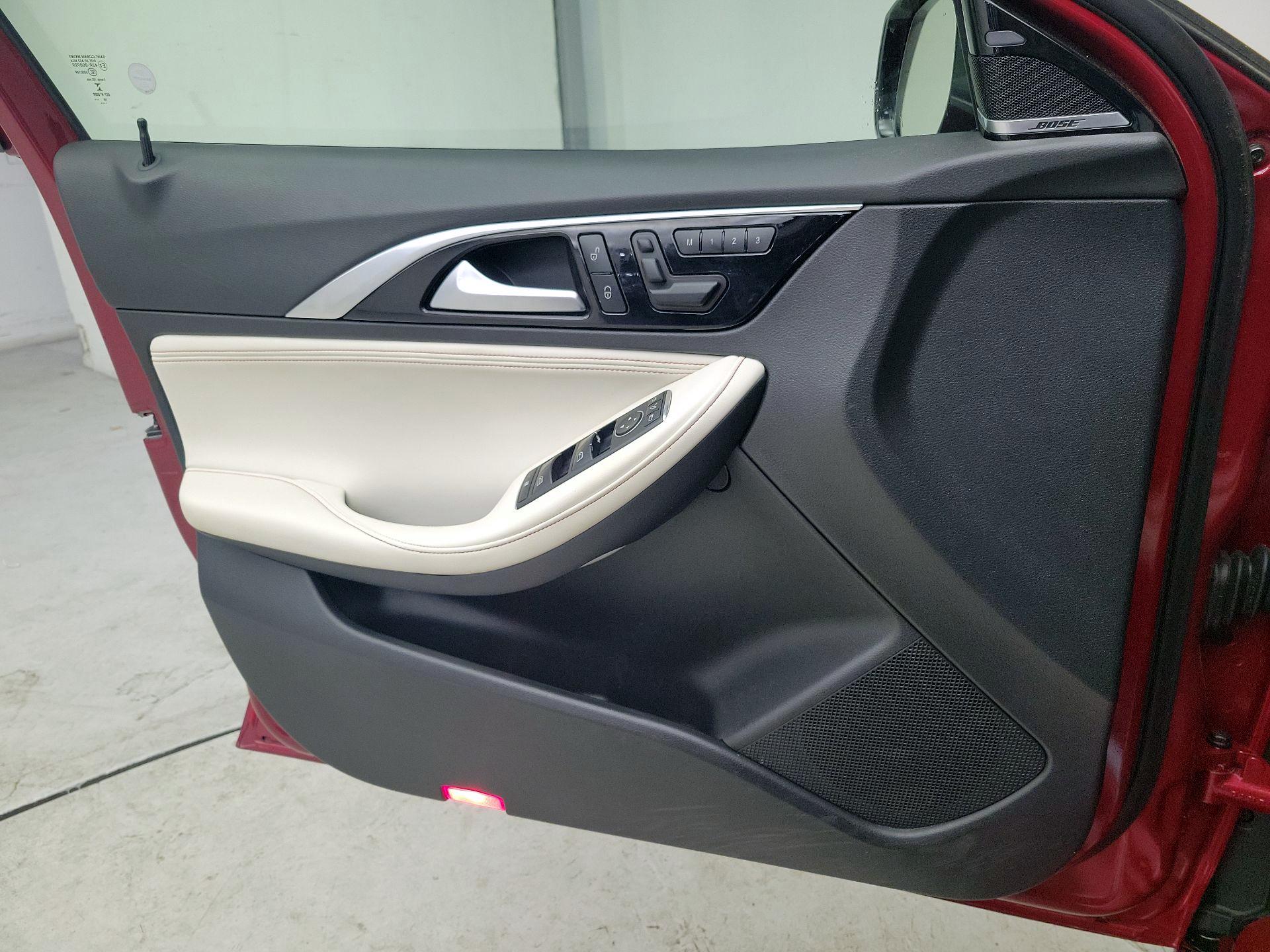 Thumbnail: 2017 INFINITI QX30 - 12