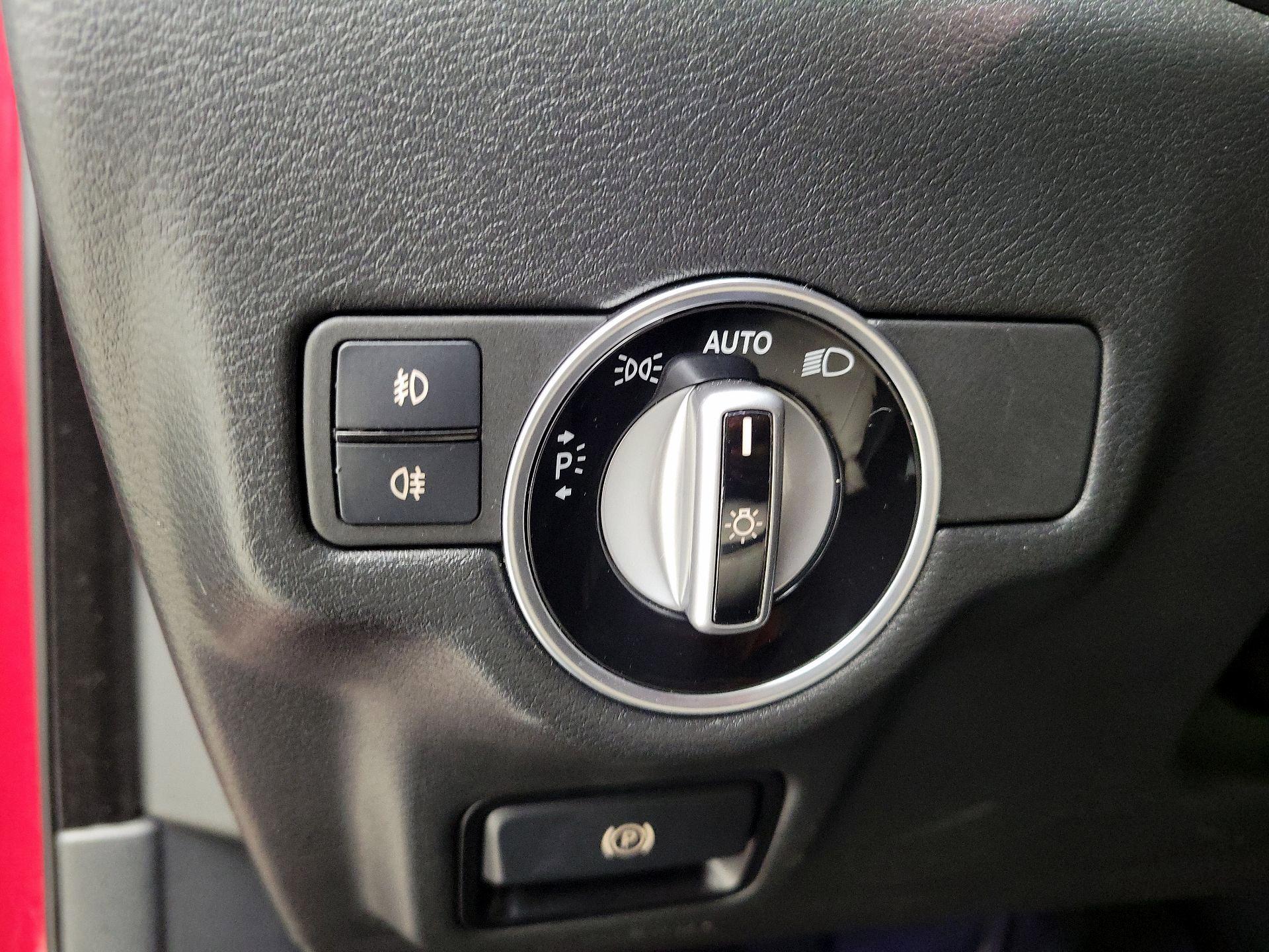 Thumbnail: 2017 INFINITI QX30 - 13