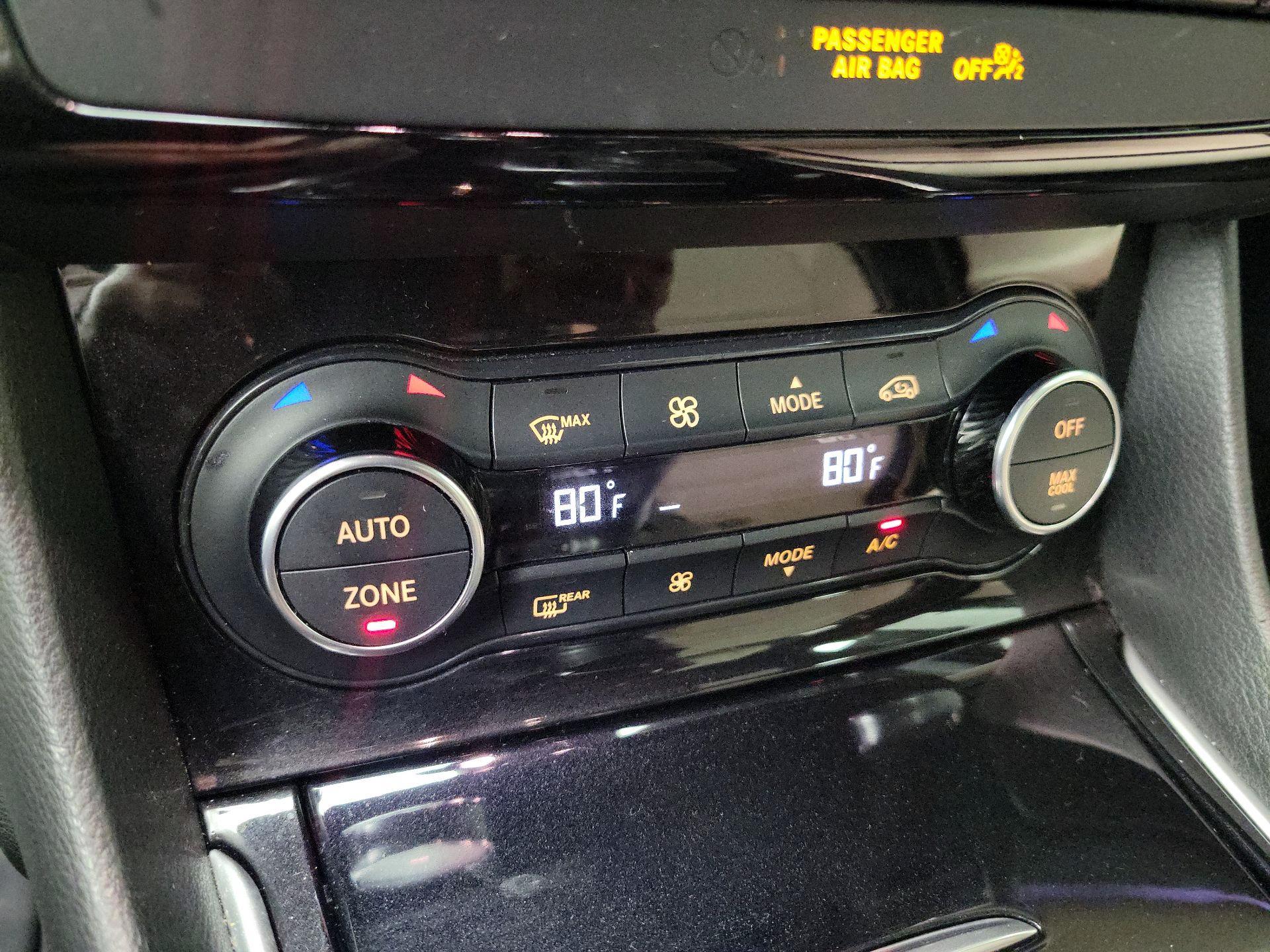 Thumbnail: 2017 INFINITI QX30 - 17