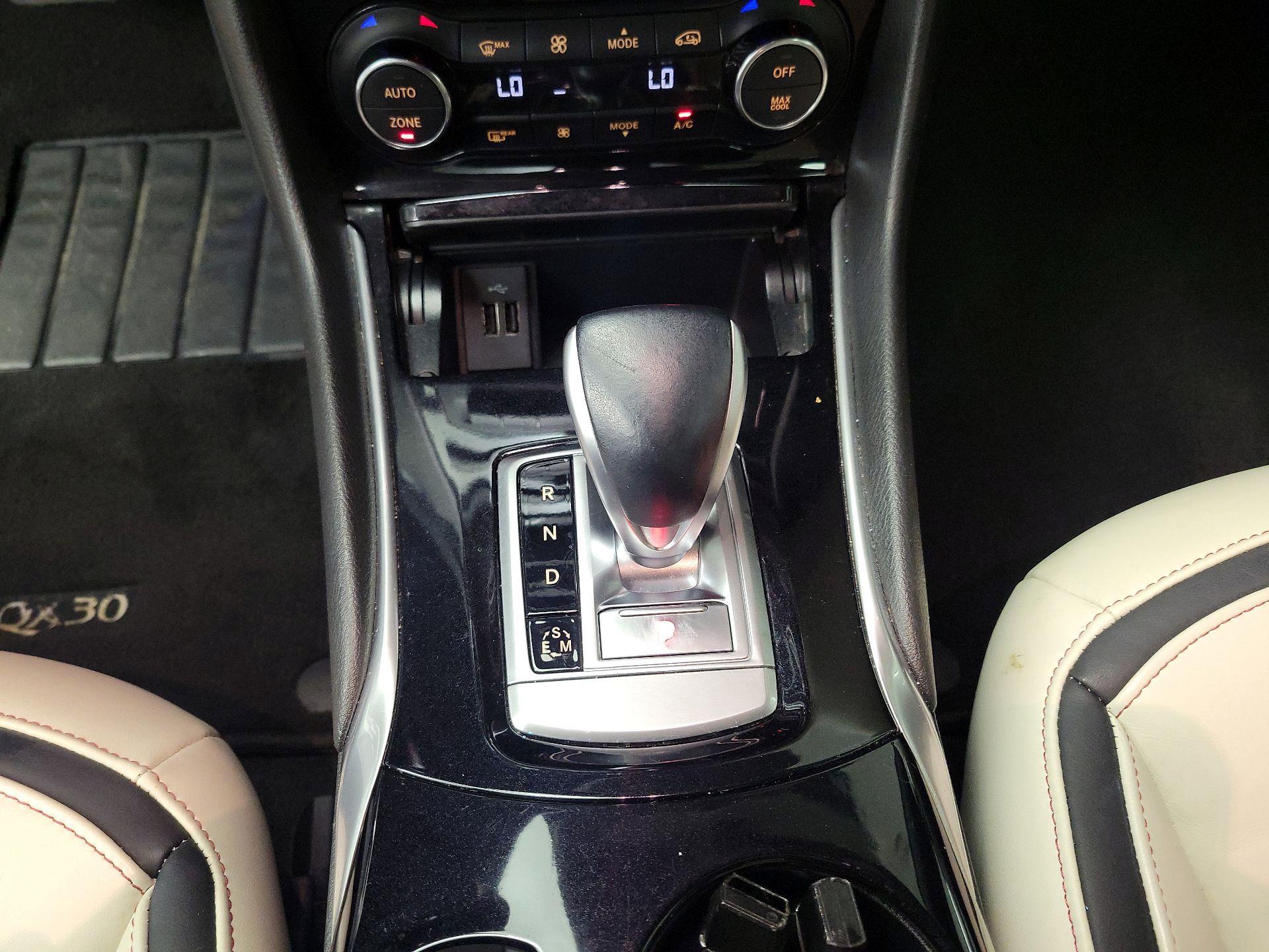 Thumbnail: 2017 INFINITI QX30 - 18