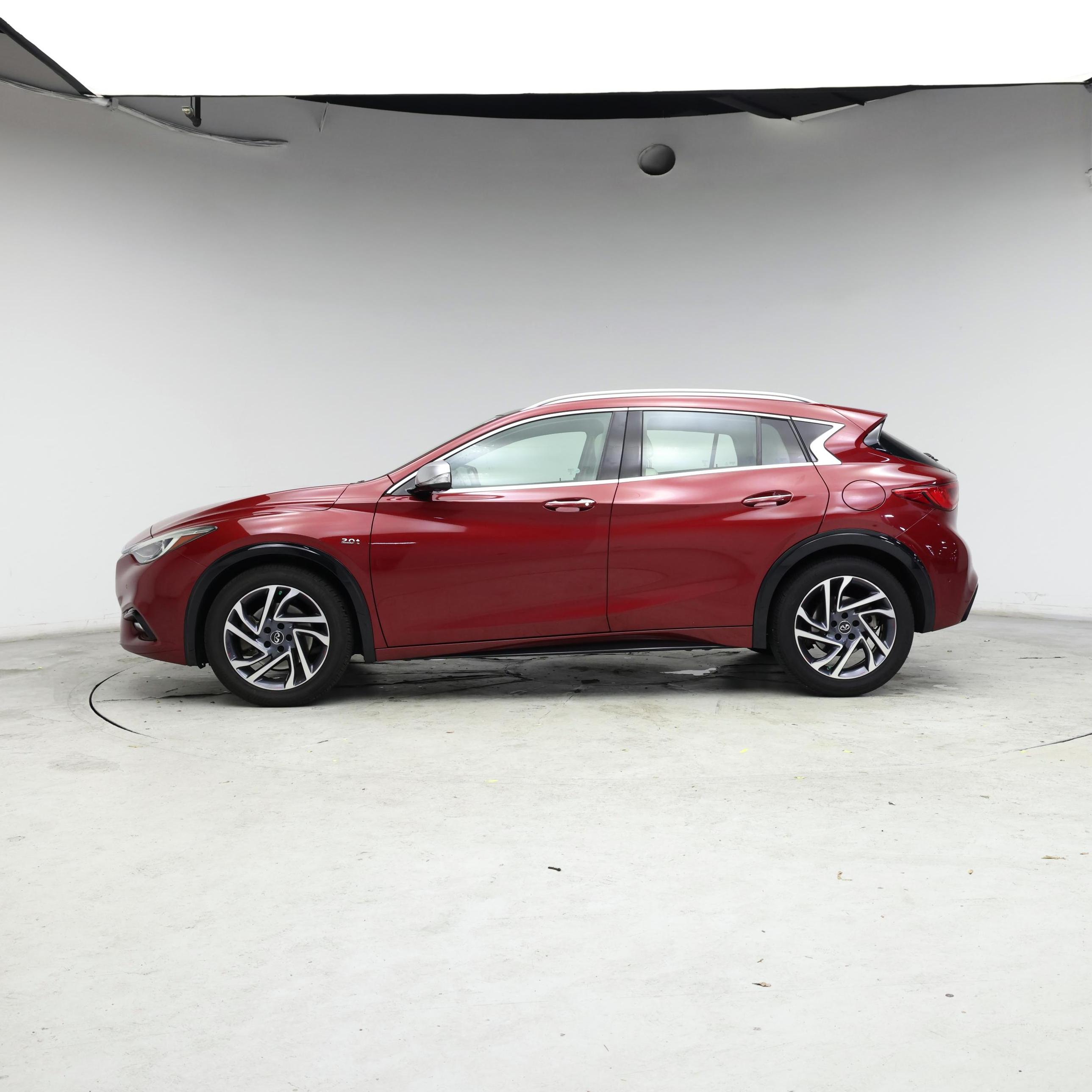 Thumbnail: 2017 INFINITI QX30 - 3