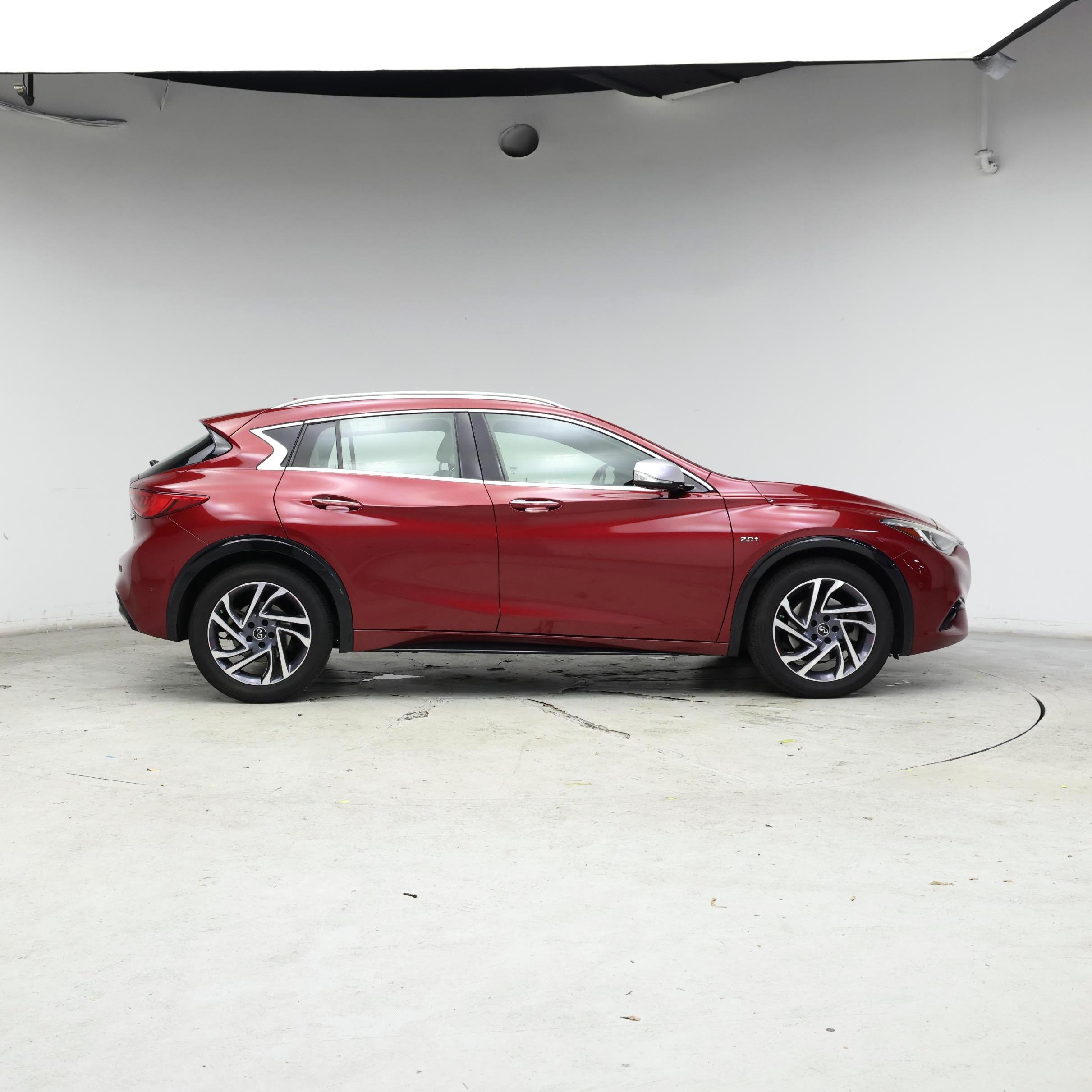 Thumbnail: 2017 INFINITI QX30 - 7