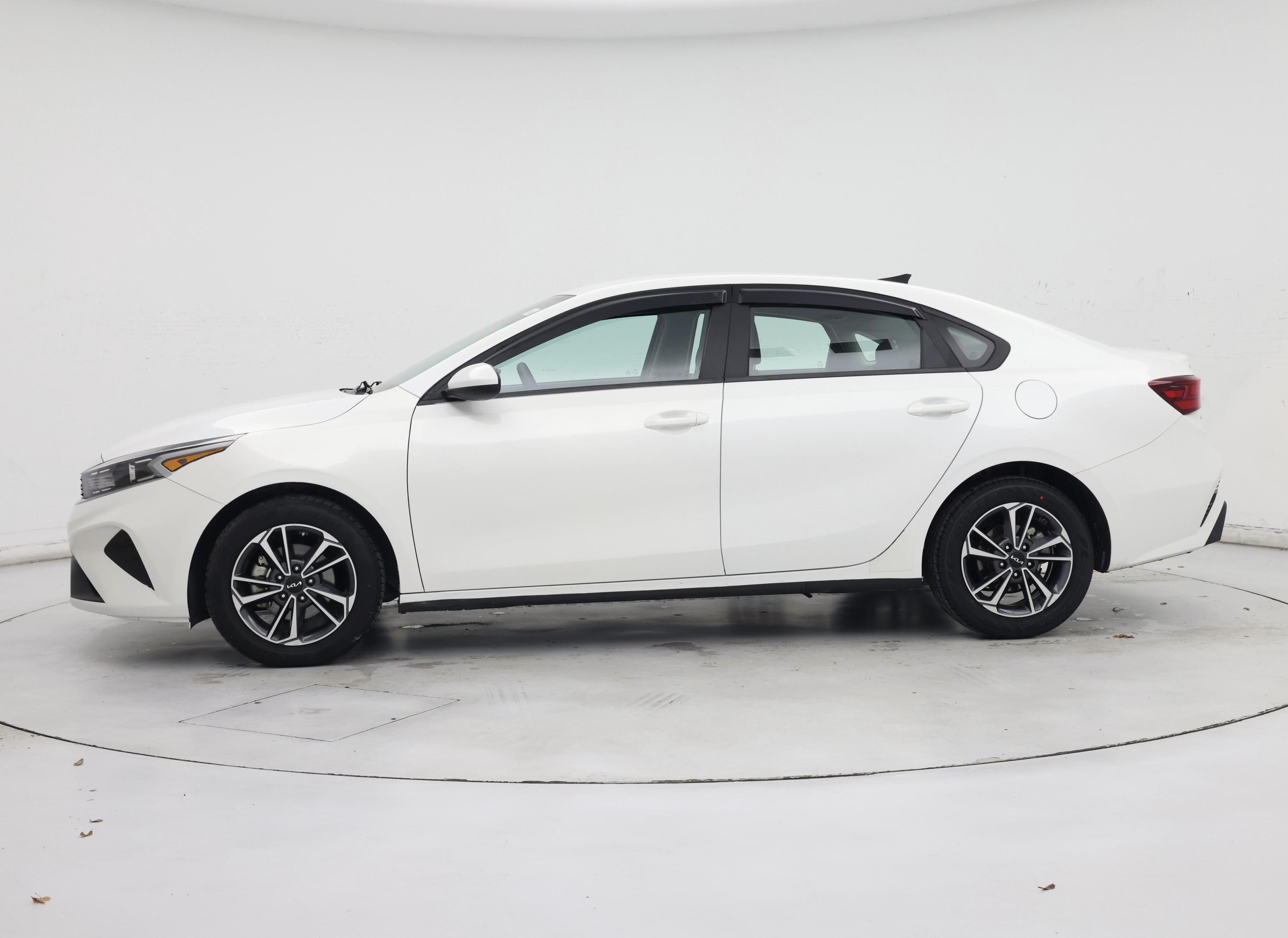 Thumbnail: 2024 Kia Forte - 3