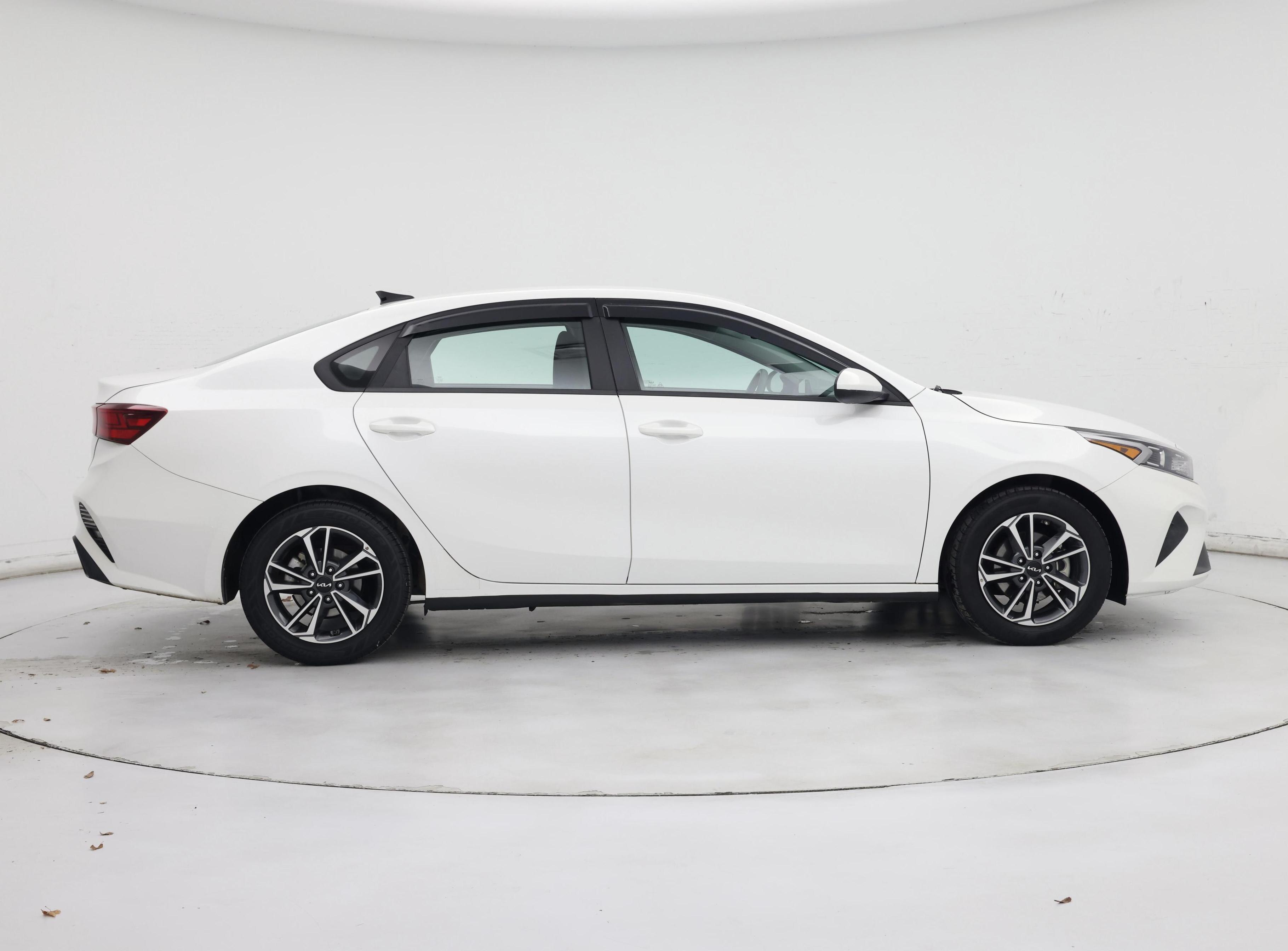 Thumbnail: 2024 Kia Forte - 7