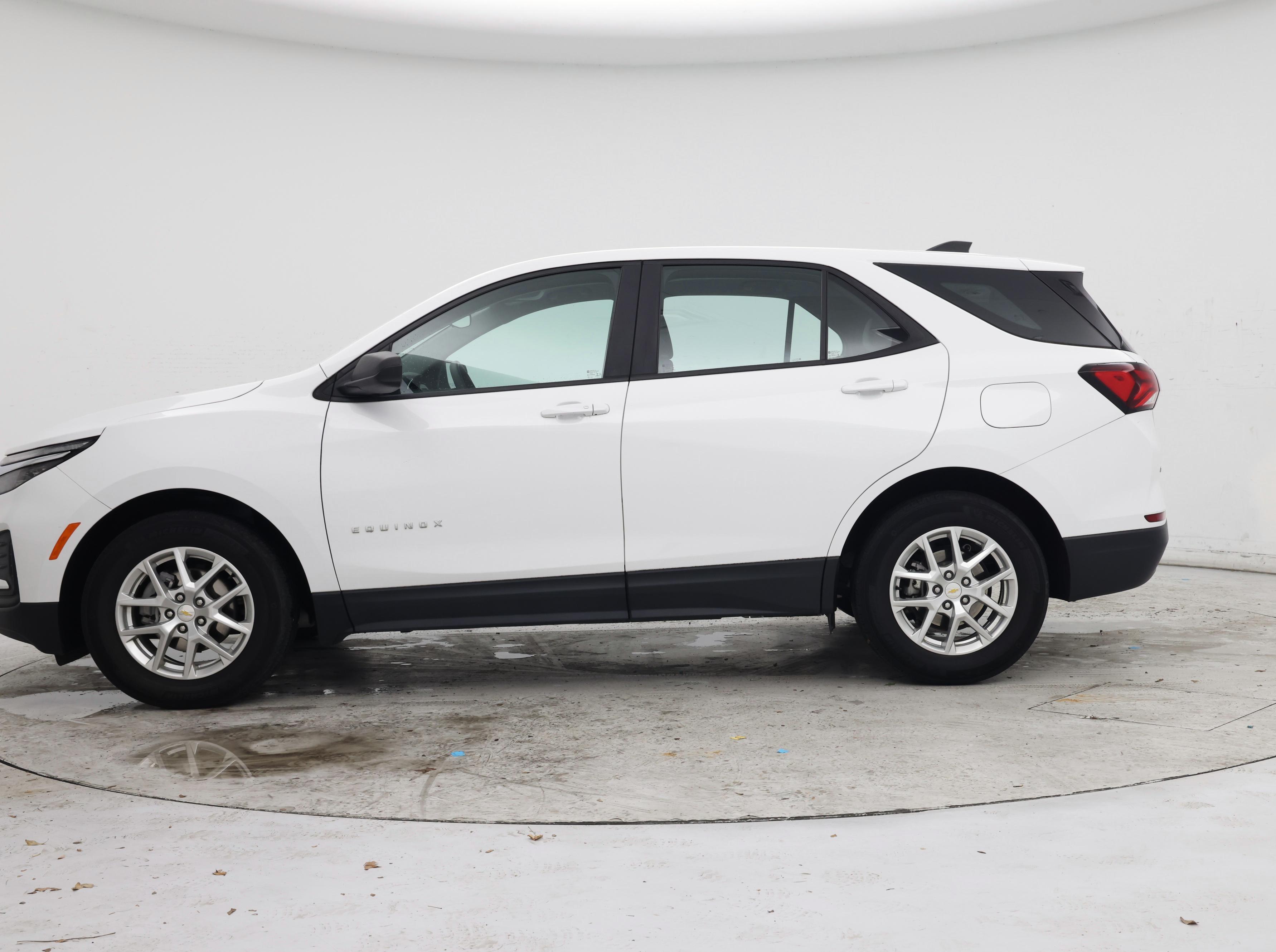 Thumbnail: 2022 Chevrolet Equinox - 3