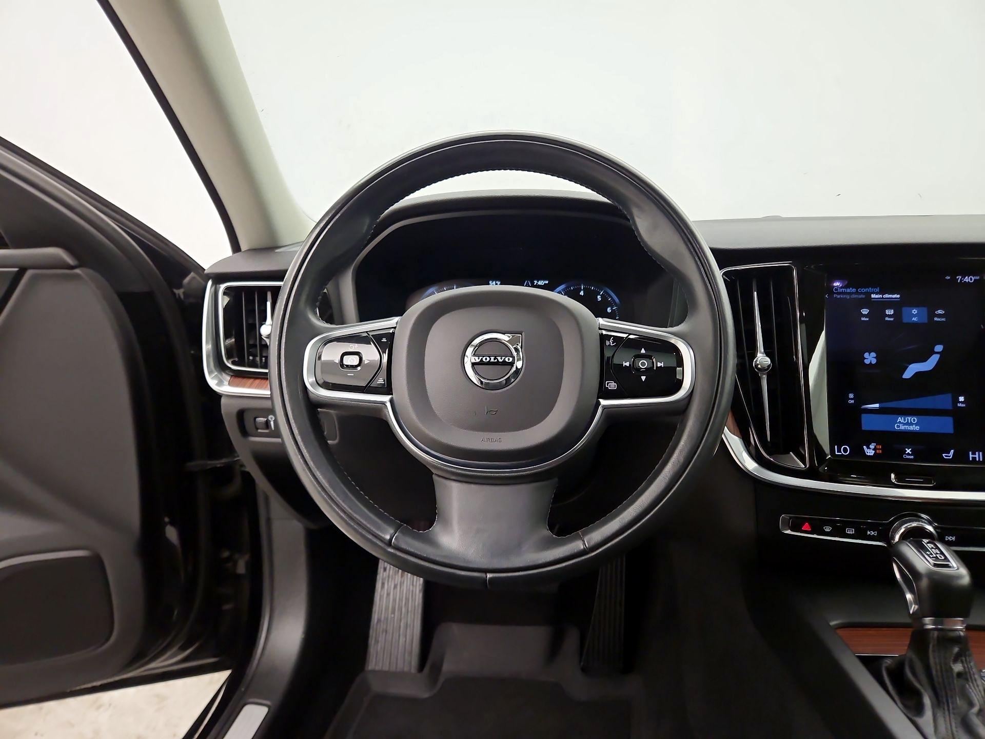 Thumbnail: 2021 Volvo S60 - 10