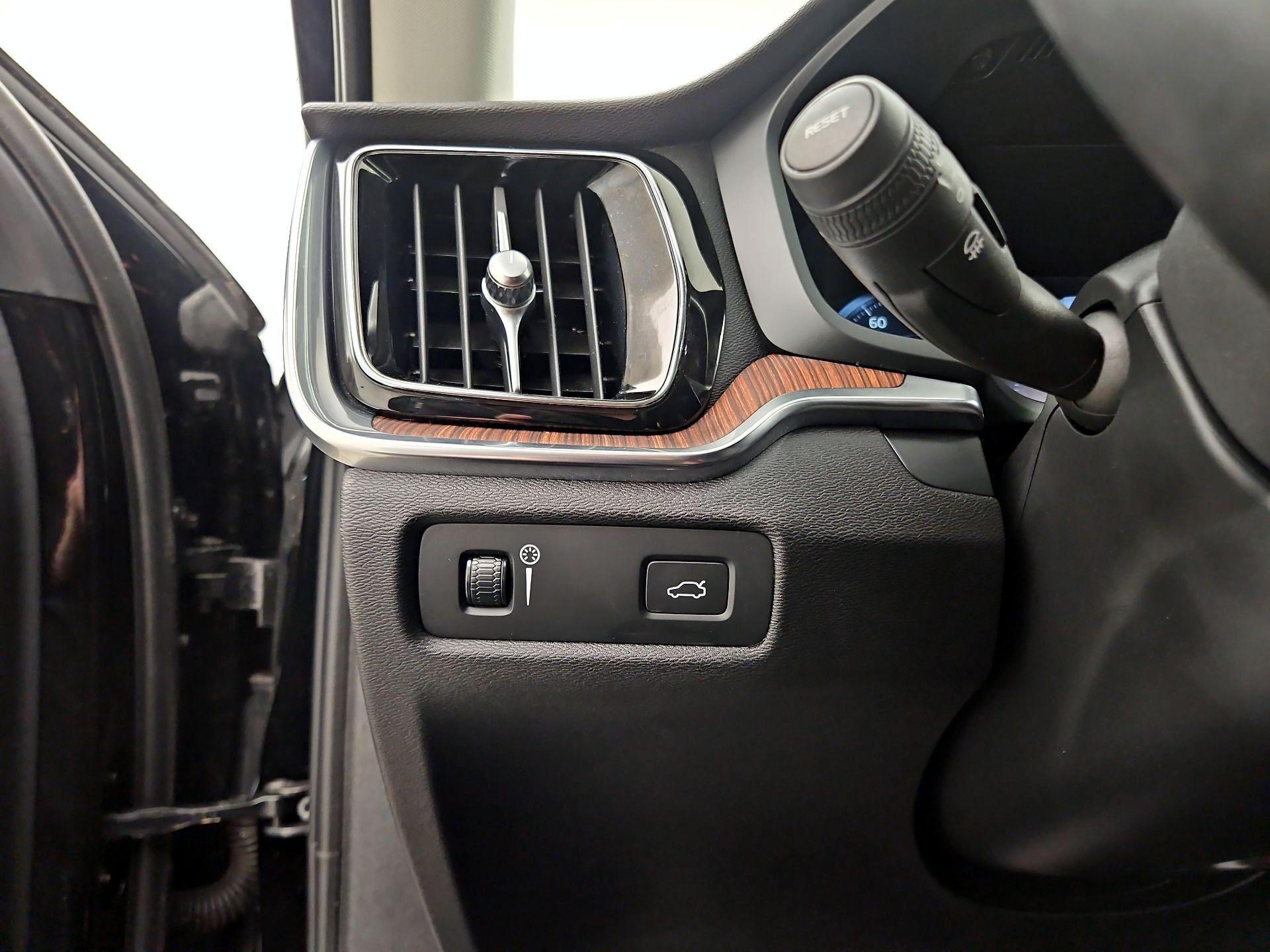 Thumbnail: 2021 Volvo S60 - 13