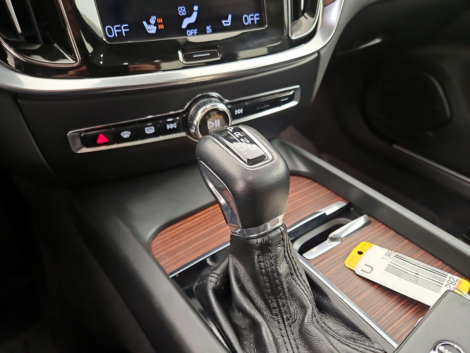 Thumbnail: 2021 Volvo S60 - 18