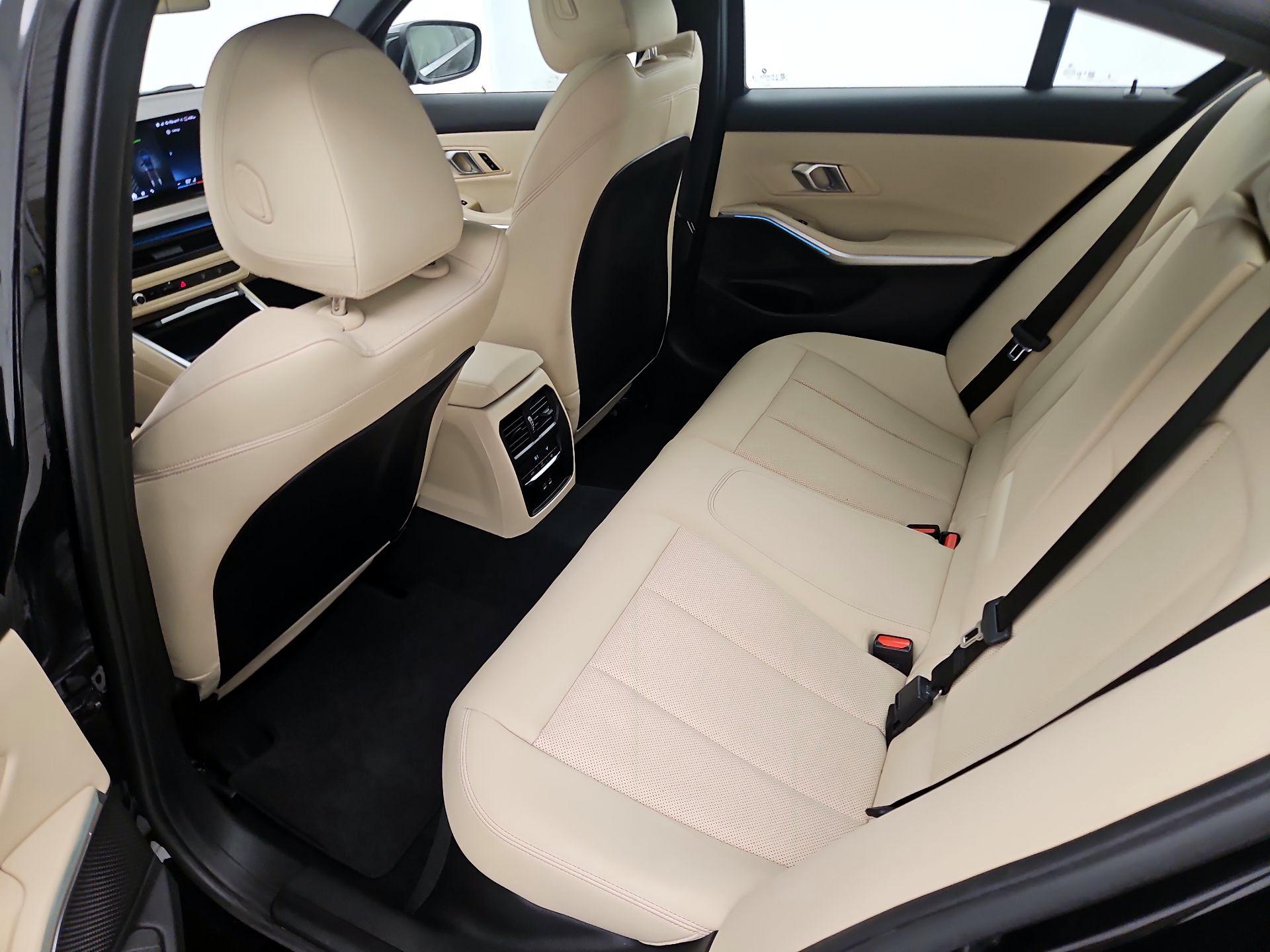 Thumbnail: 2025 BMW 3 Series - 19