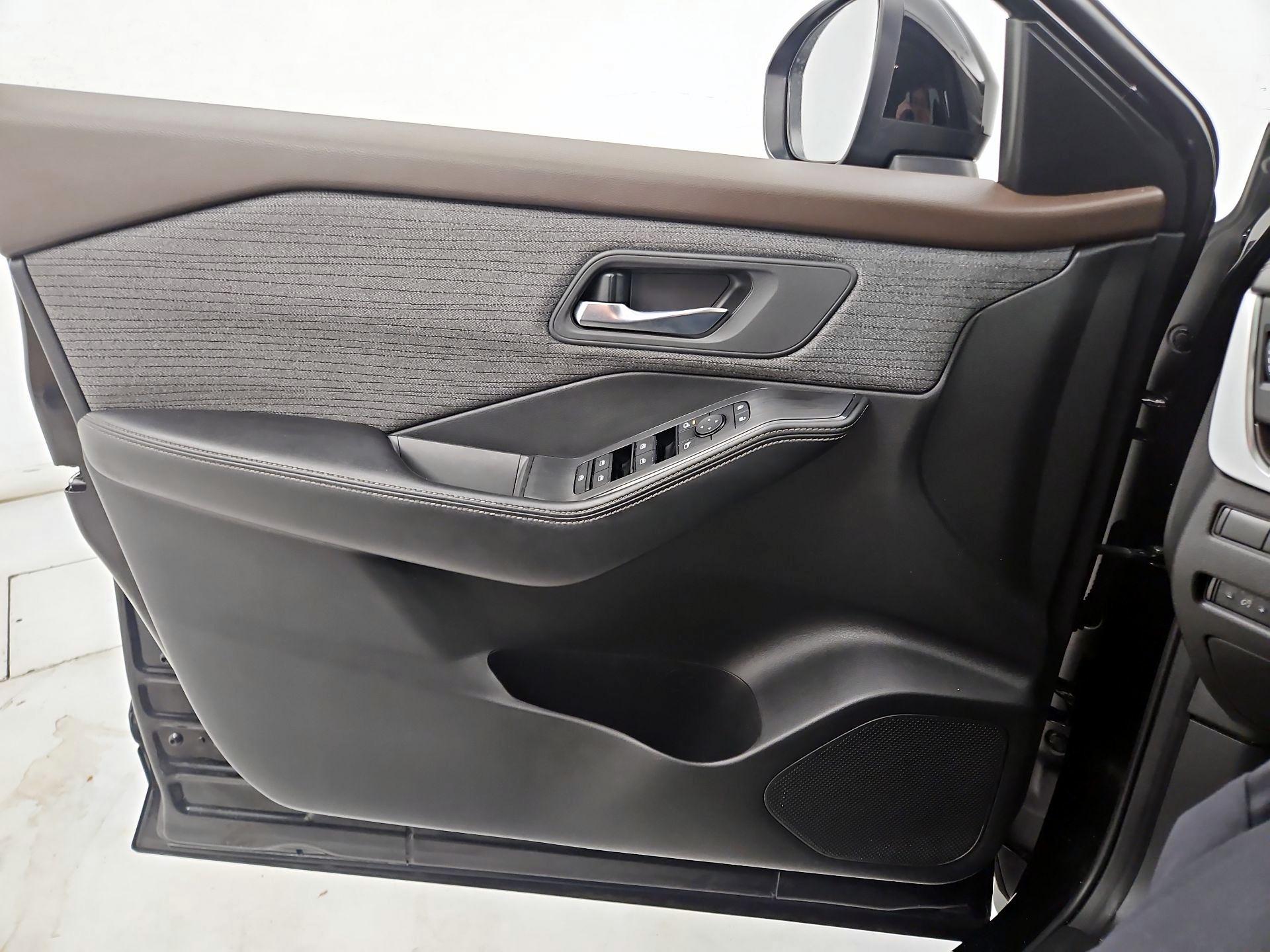 Thumbnail: 2023 Nissan Rogue - 12