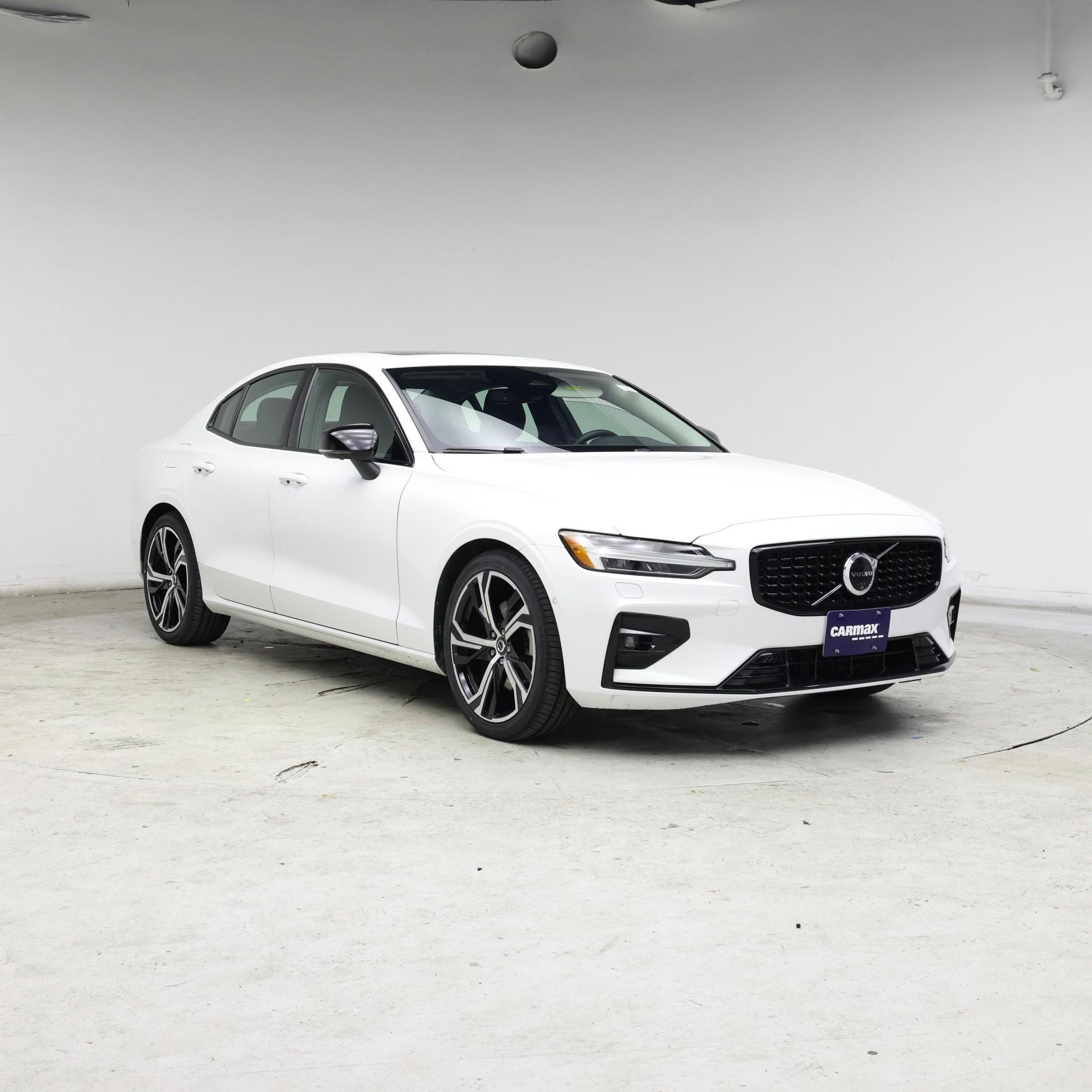 2024 Volvo S60 B5 Plus Dark Theme AWD