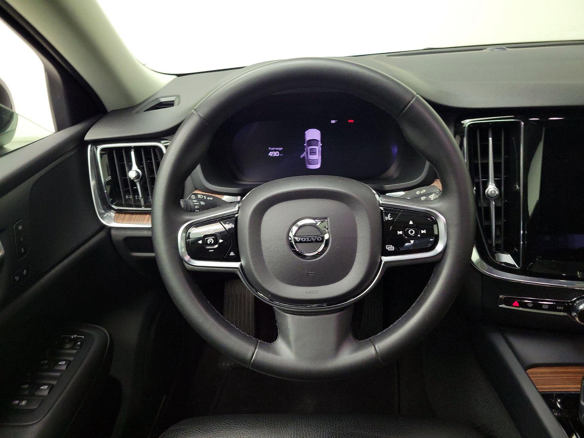 Thumbnail: 2024 Volvo S60 - 10